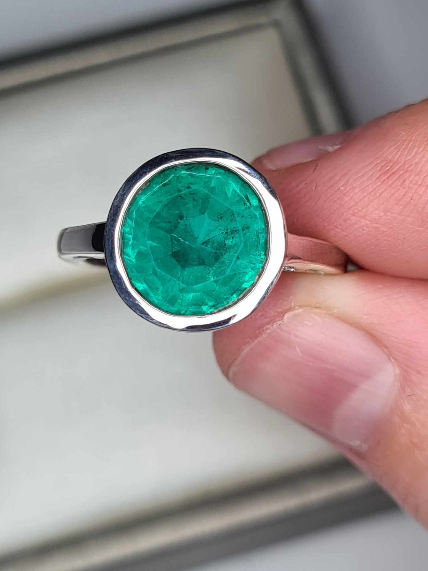 4ct Emeraldine Quartz Solitaire Ring in Platinum Overlay 925 Sterling Silver SIZE N