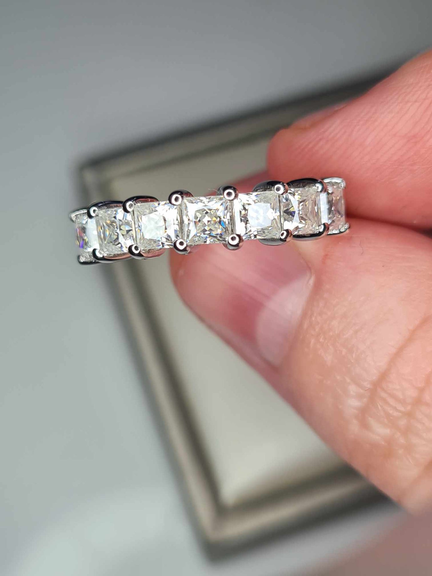 1.68ct Moissanite 7 Stone Ring in Platinum Overlay 925 Sterling Silver SIZE M