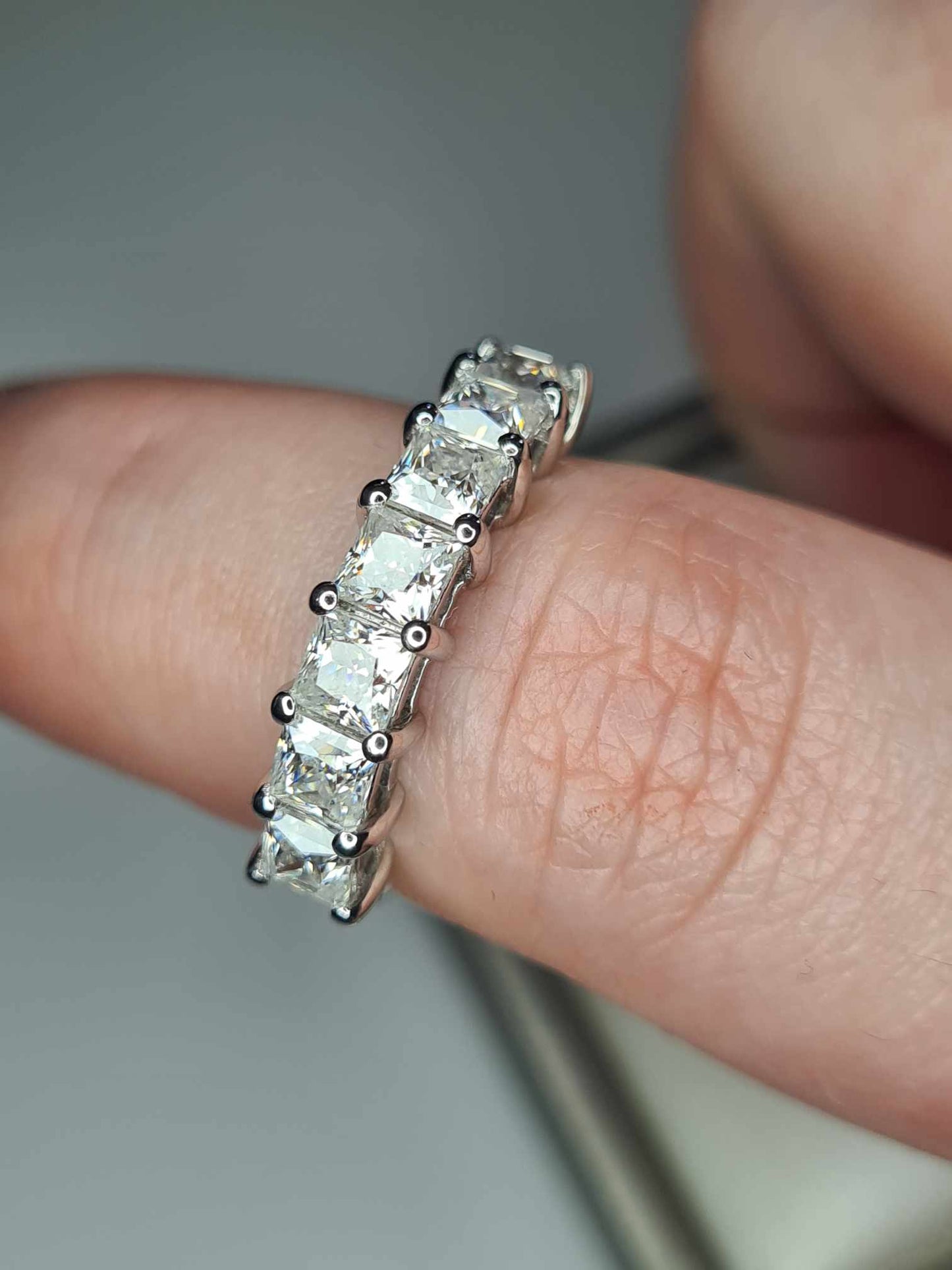 1.68ct Moissanite 7 Stone Ring in Platinum Overlay 925 Sterling Silver SIZE M