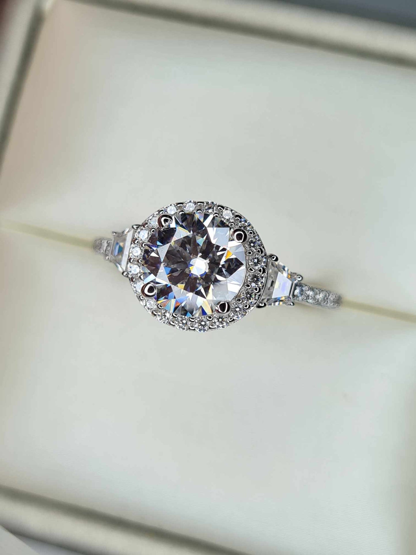 2.60ct Moissanite Ring in 925 Sterling Silver with Rhodium Overlay SIZE R