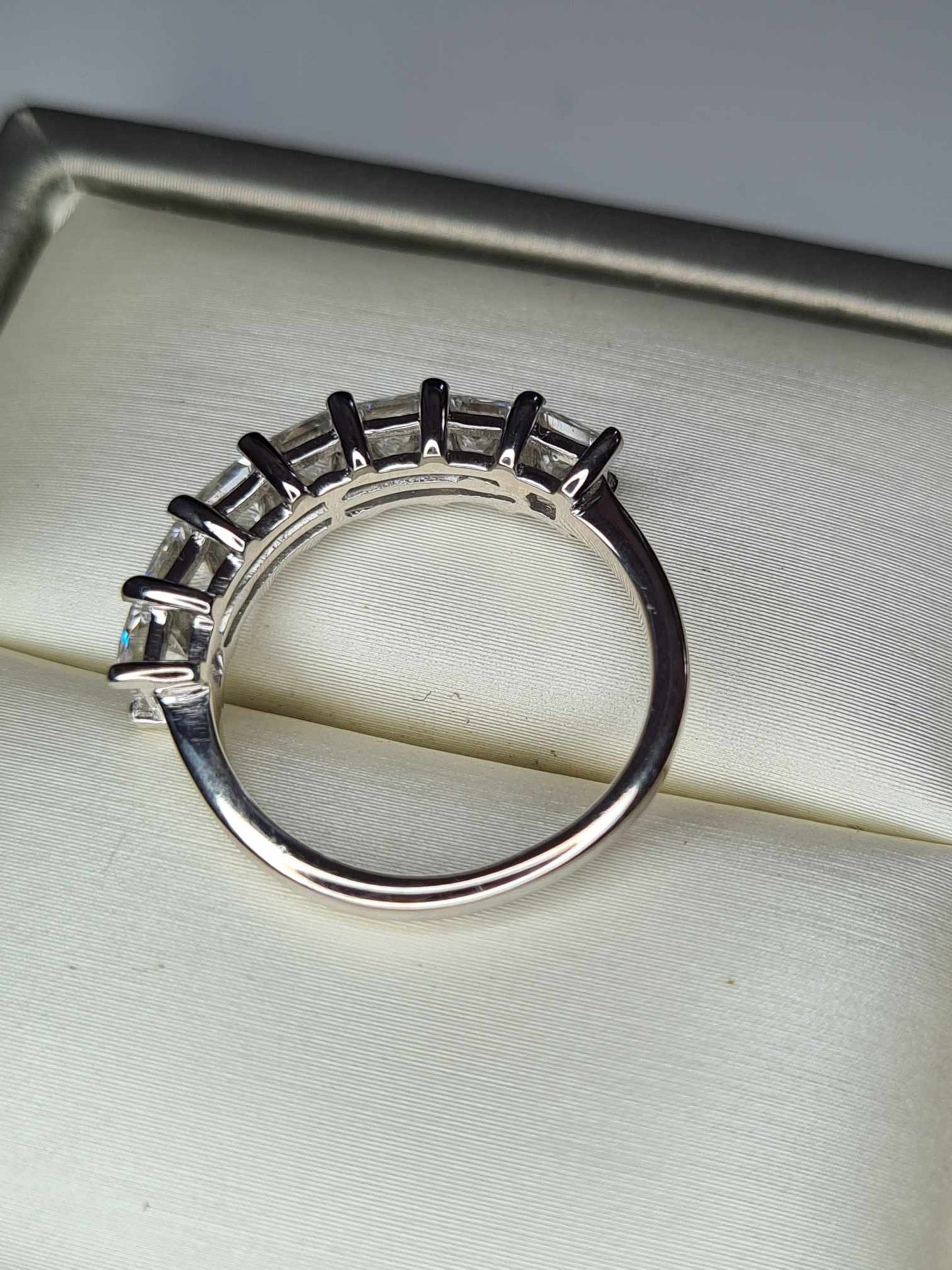 1.68ct Moissanite 7 Stone Ring in Platinum Overlay 925 Sterling Silver SIZE M