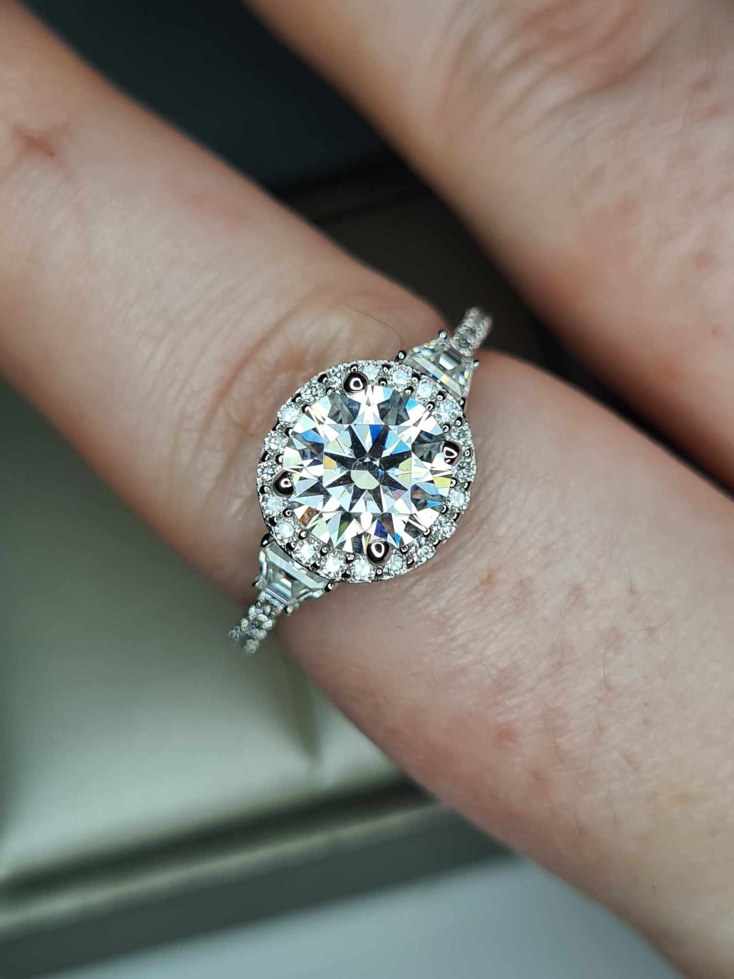 2.60ct Moissanite Ring in 925 Sterling Silver with Rhodium Overlay SIZE R