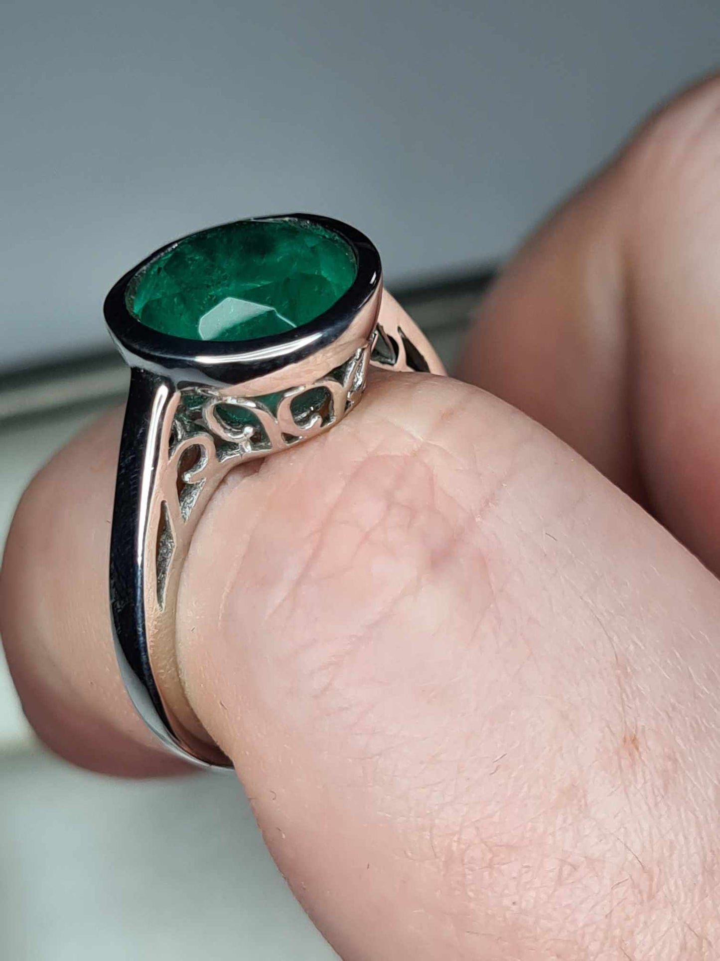 4ct Emeraldine Quartz Solitaire Ring in Platinum Overlay 925 Sterling Silver SIZE N