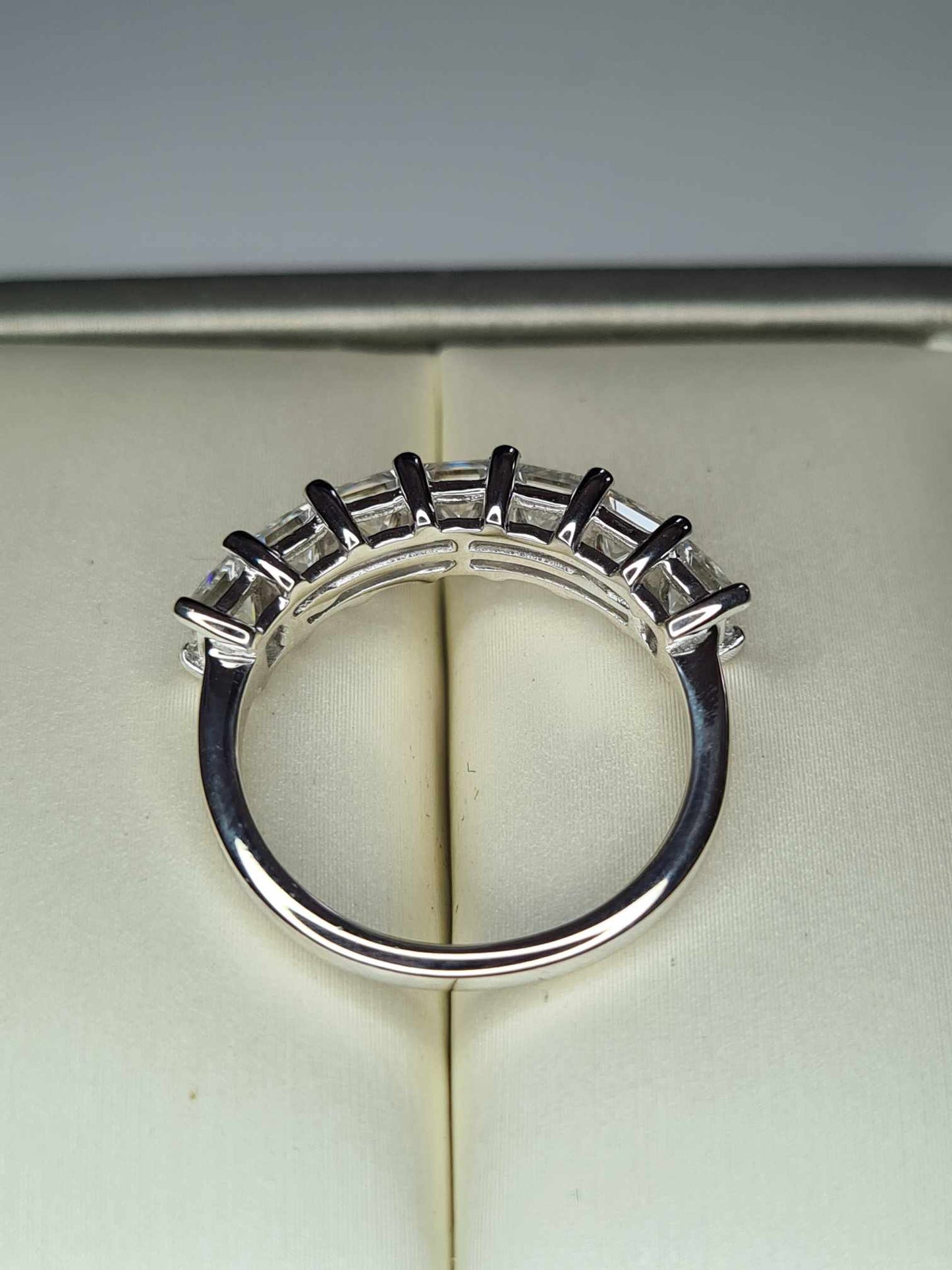 1.68ct Moissanite 7 Stone Ring in Platinum Overlay 925 Sterling Silver SIZE M