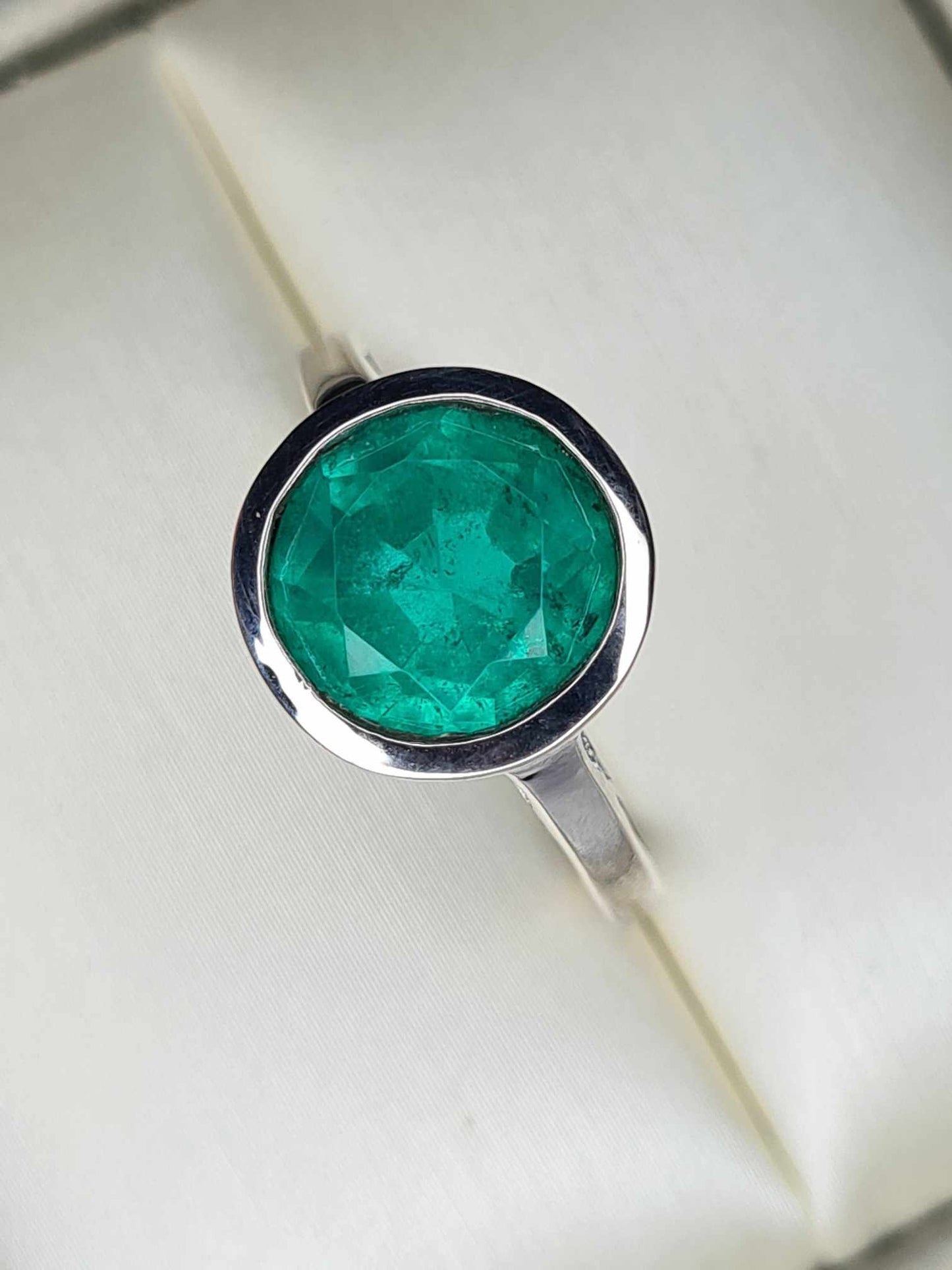 4ct Emeraldine Quartz Solitaire Ring in Platinum Overlay 925 Sterling Silver SIZE N