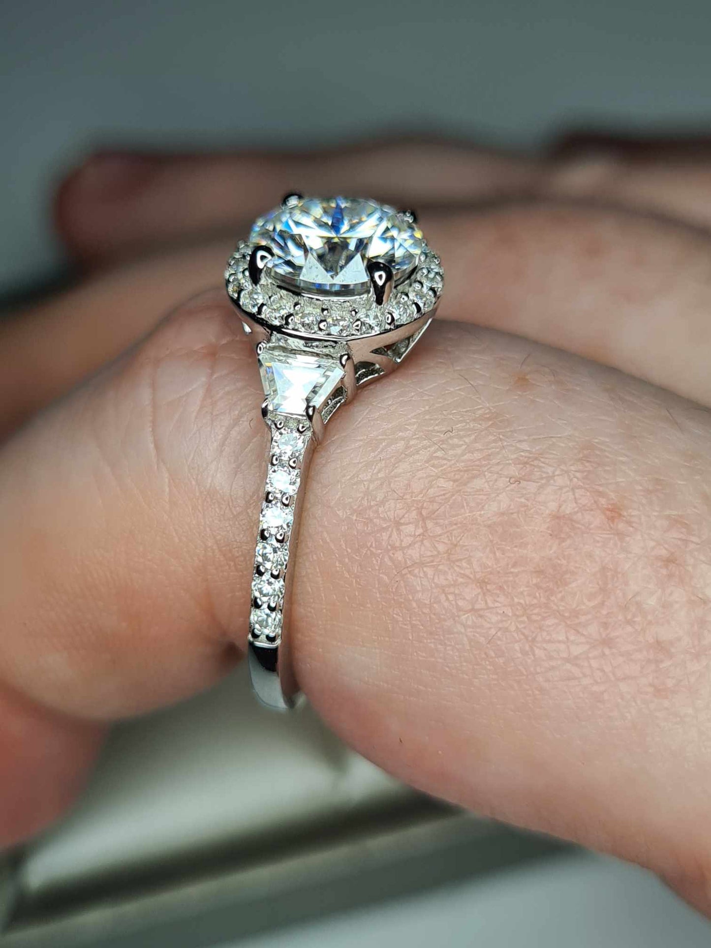 2.60ct Moissanite Ring in 925 Sterling Silver with Rhodium Overlay SIZE R