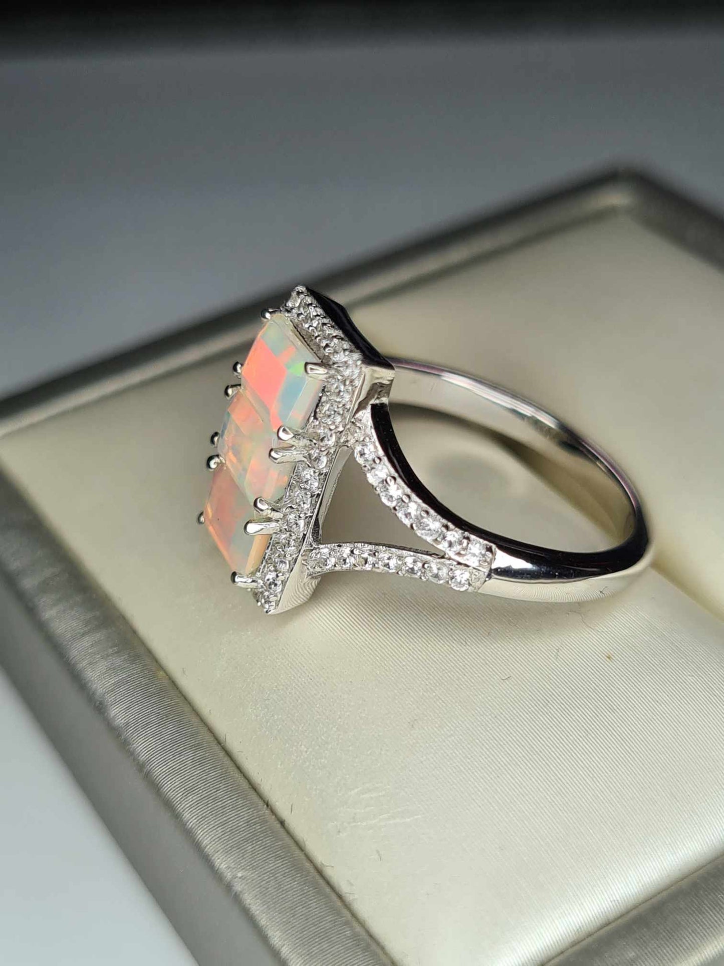 1.60ct Ethiopian Welo Opal & Natural Zircon Ring in Platinum Overlay 925 Sterling Silver SIZE P