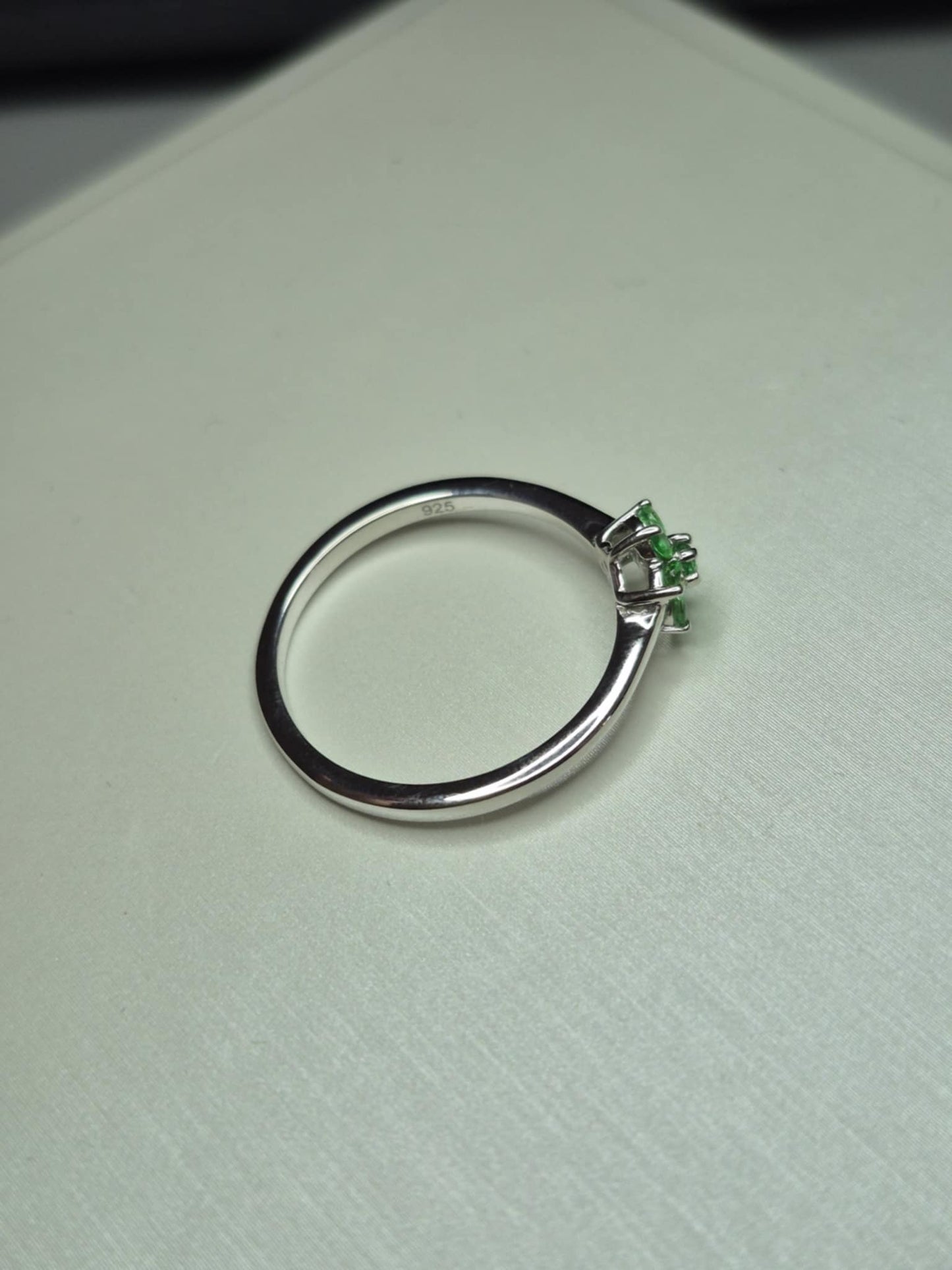 Colombian Emerald Solitaire Flower Ring in Rhodium Overlay 925 Sterling Silver SIZE T