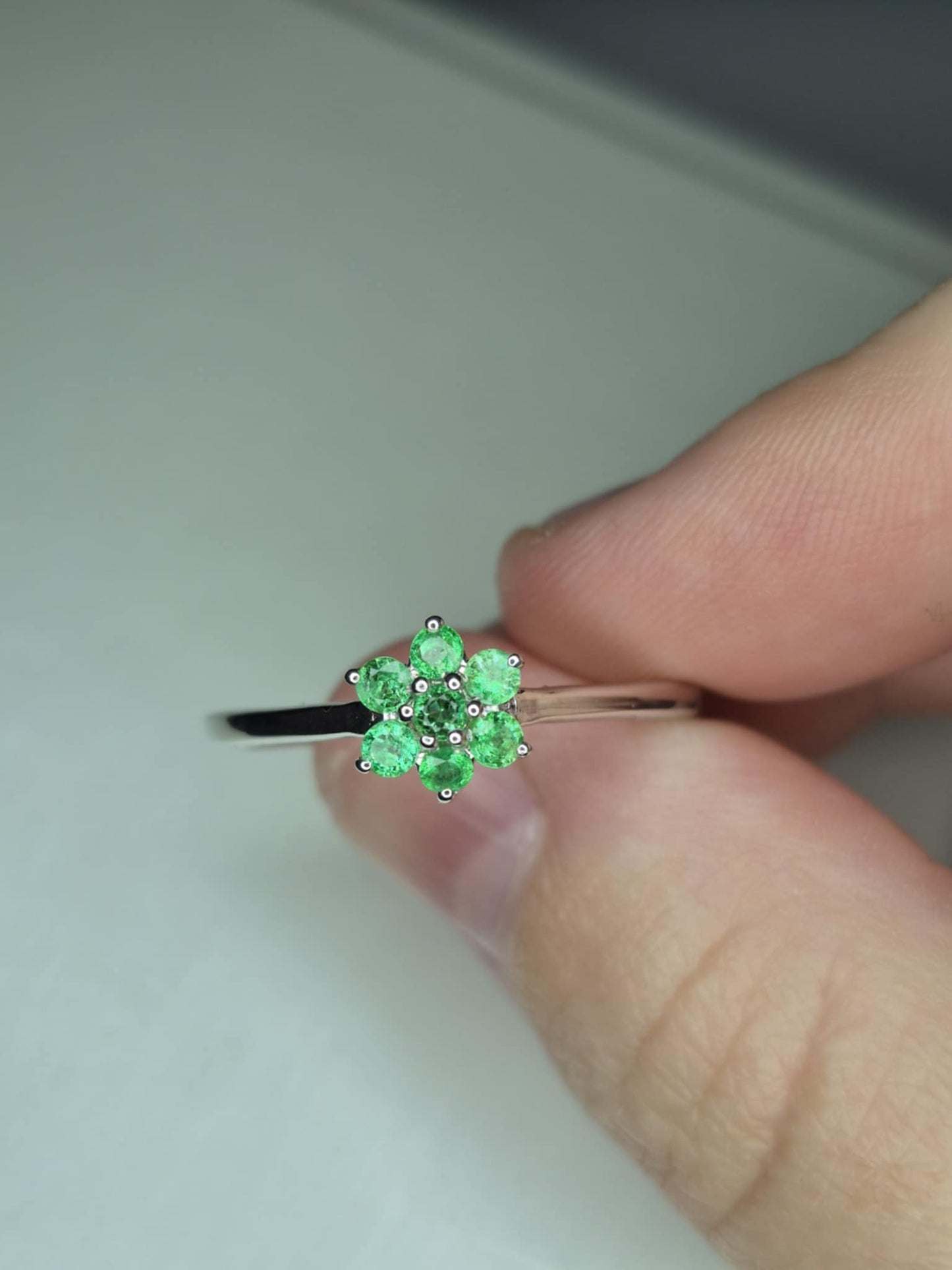 Colombian Emerald Solitaire Flower Ring in Rhodium Overlay 925 Sterling Silver SIZE T