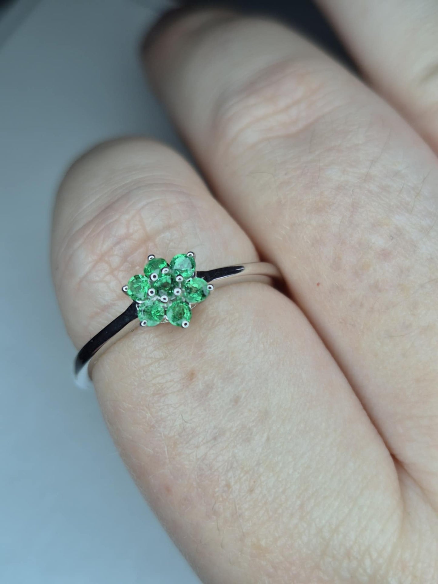 Colombian Emerald Solitaire Flower Ring in Rhodium Overlay 925 Sterling Silver SIZE T