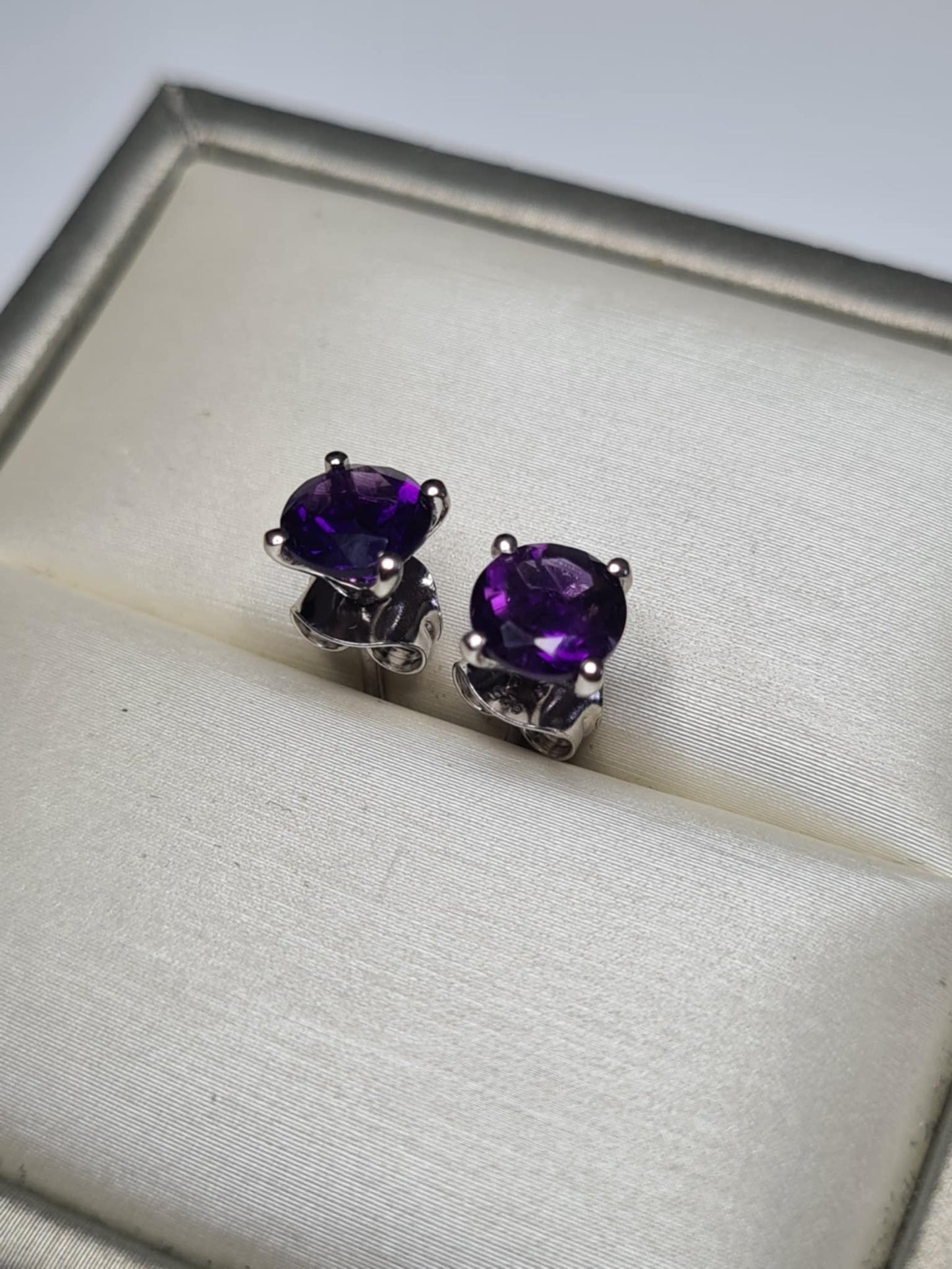 AAA 1.50ct African Amethyst Solitaire Stud Earring in Rhodium Overlay 925 Sterling Silver