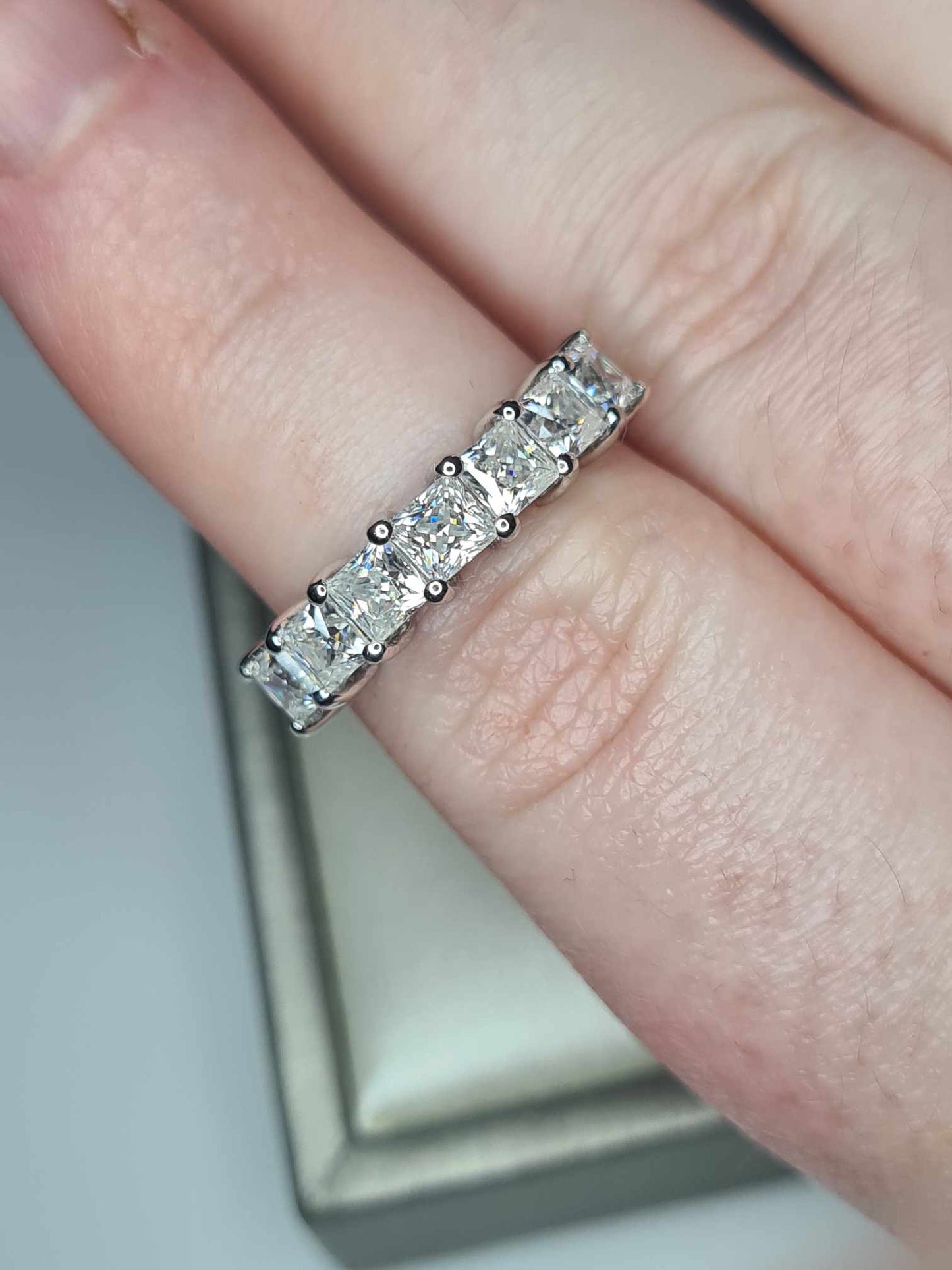 1.68ct Moissanite 7 Stone Ring in Platinum Overlay 925 Sterling Silver SIZE M