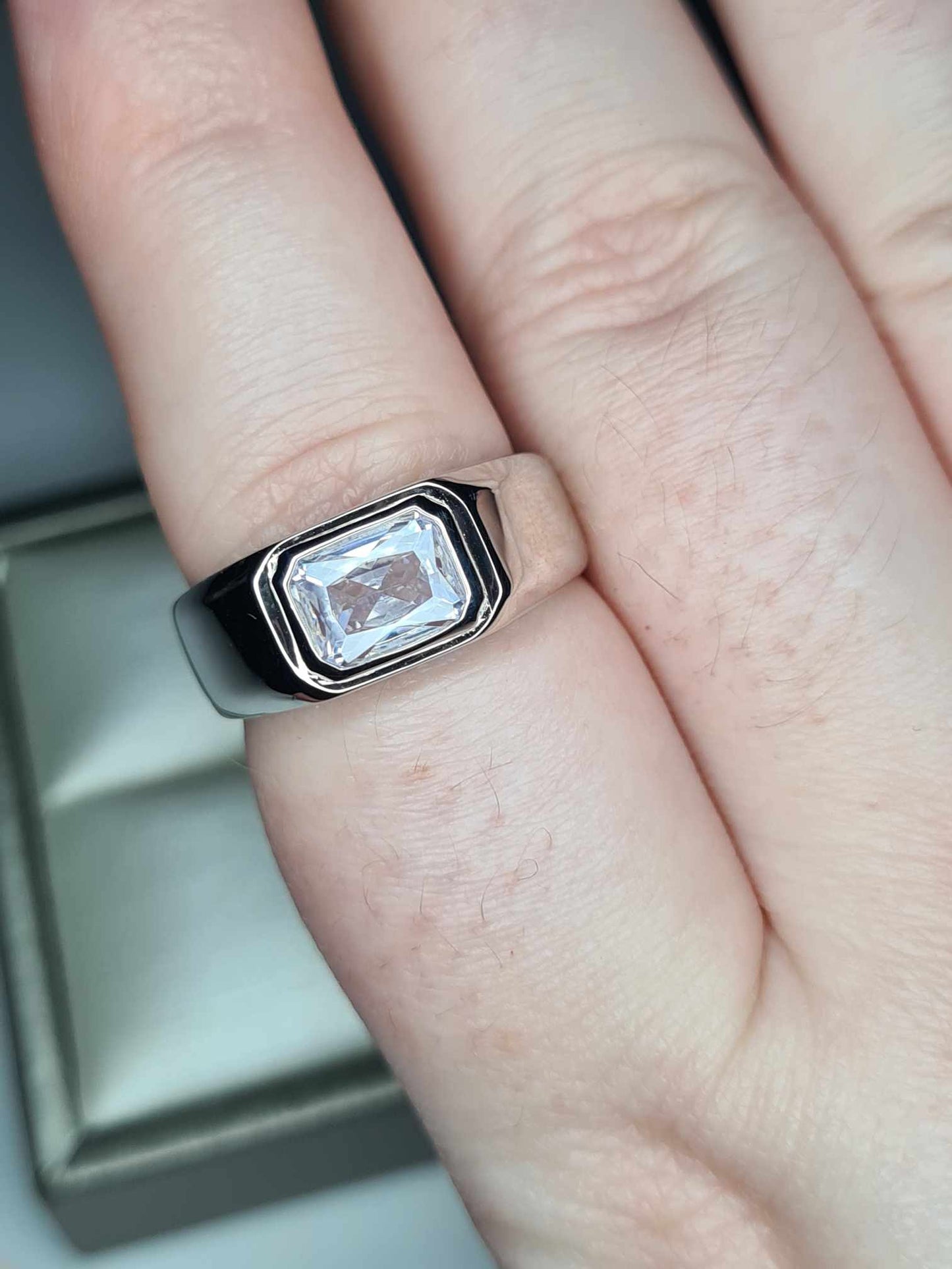 2.500ct. Men's Cubic Zirconia Signet Ring 925 Sterling Silver SIZE Q