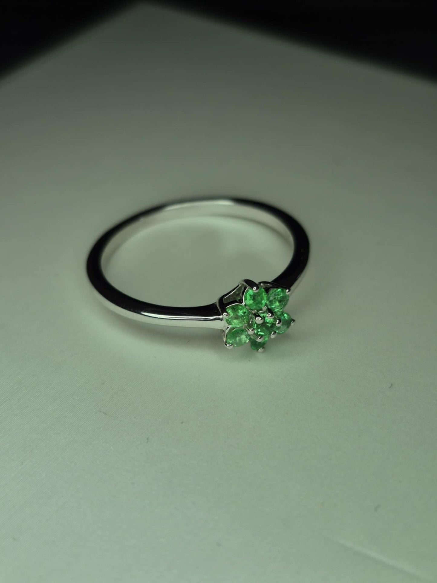Colombian Emerald Solitaire Flower Ring in Rhodium Overlay 925 Sterling Silver SIZE T