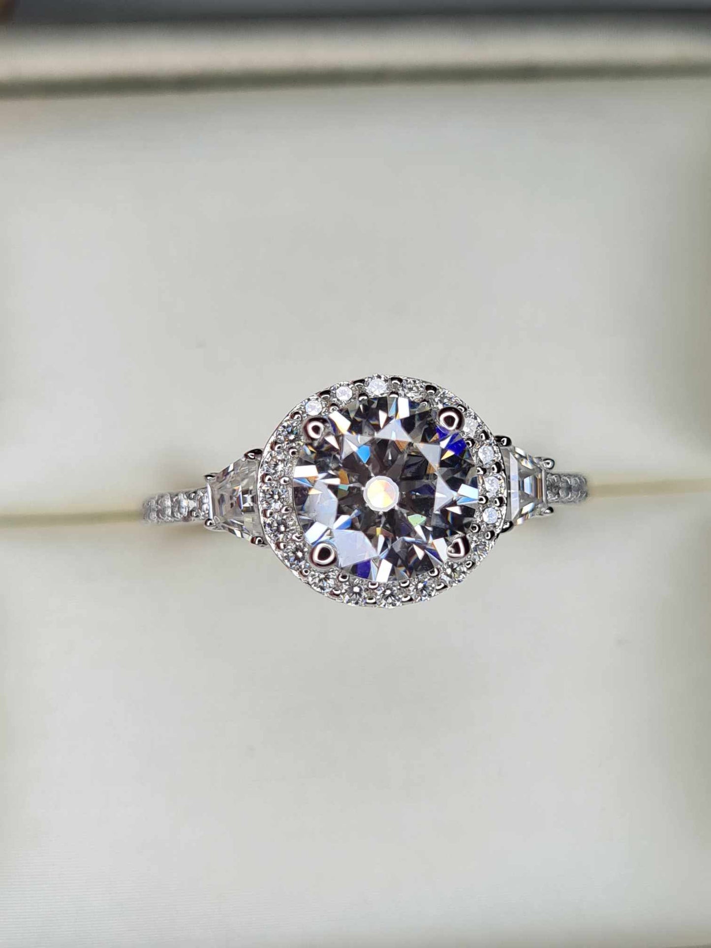 2.60ct Moissanite Ring in 925 Sterling Silver with Rhodium Overlay SIZE R