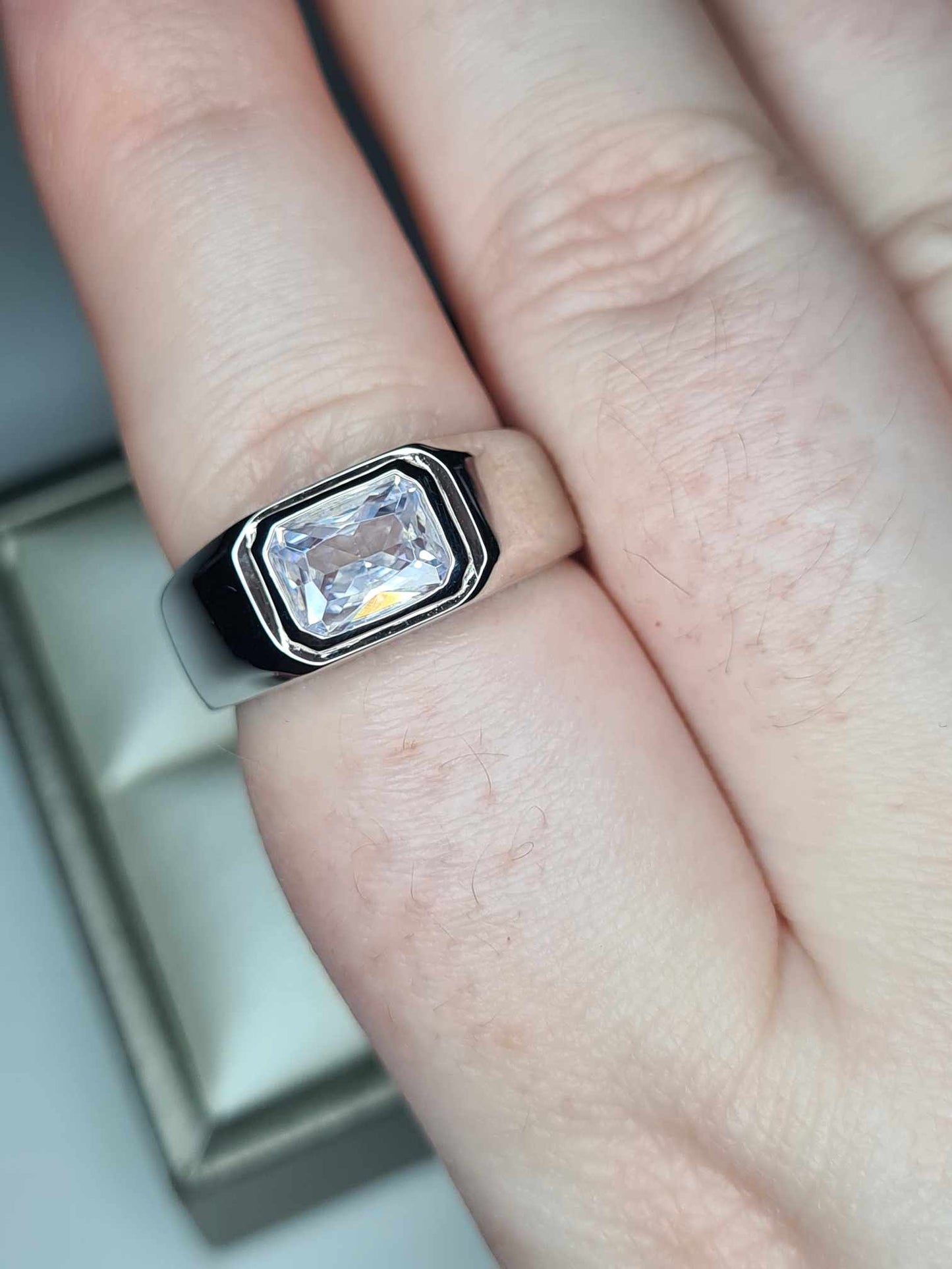 2.500ct. Men's Cubic Zirconia Signet Ring 925 Sterling Silver SIZE Q