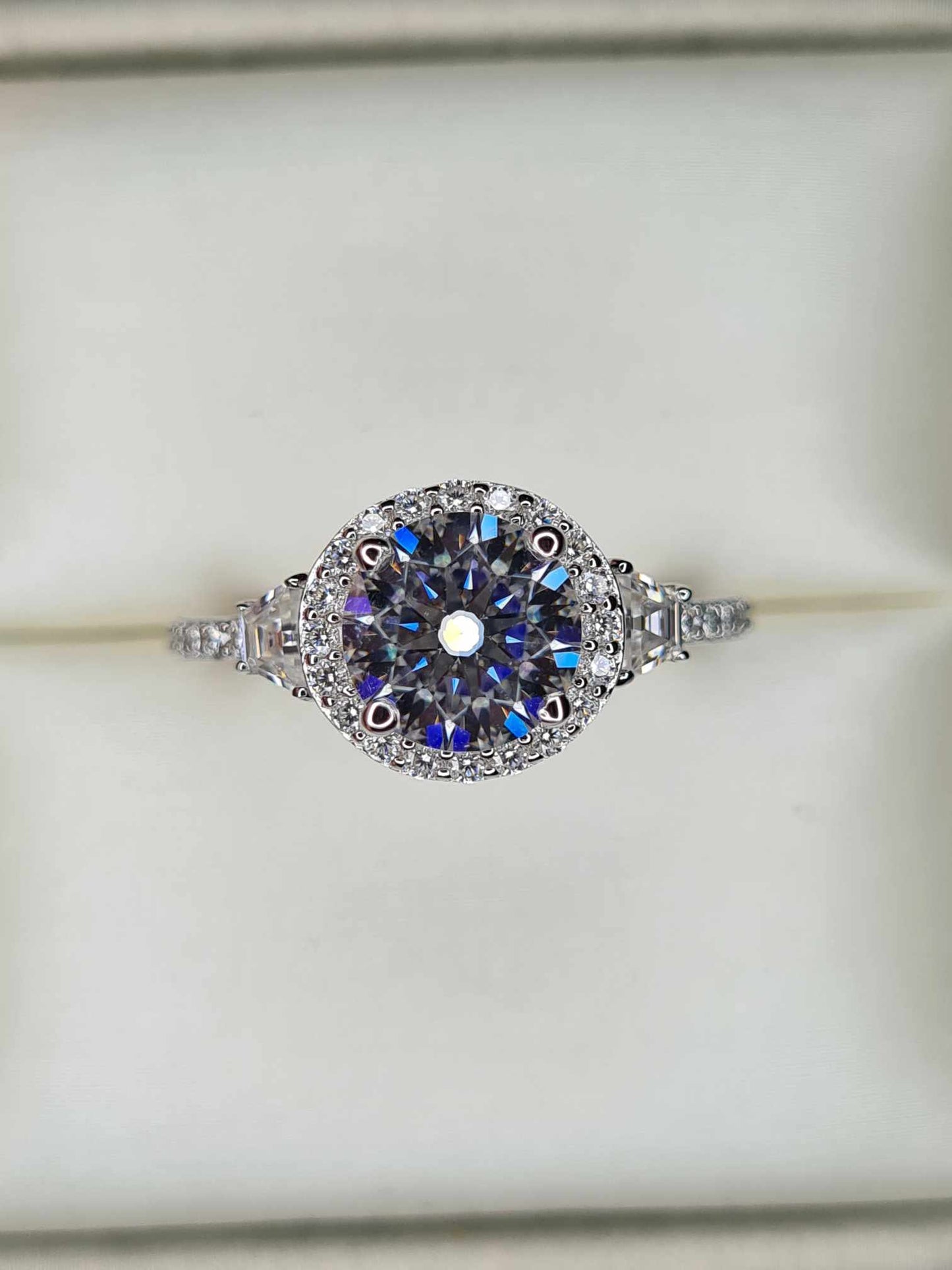 2.60ct Moissanite Ring in 925 Sterling Silver with Rhodium Overlay SIZE R