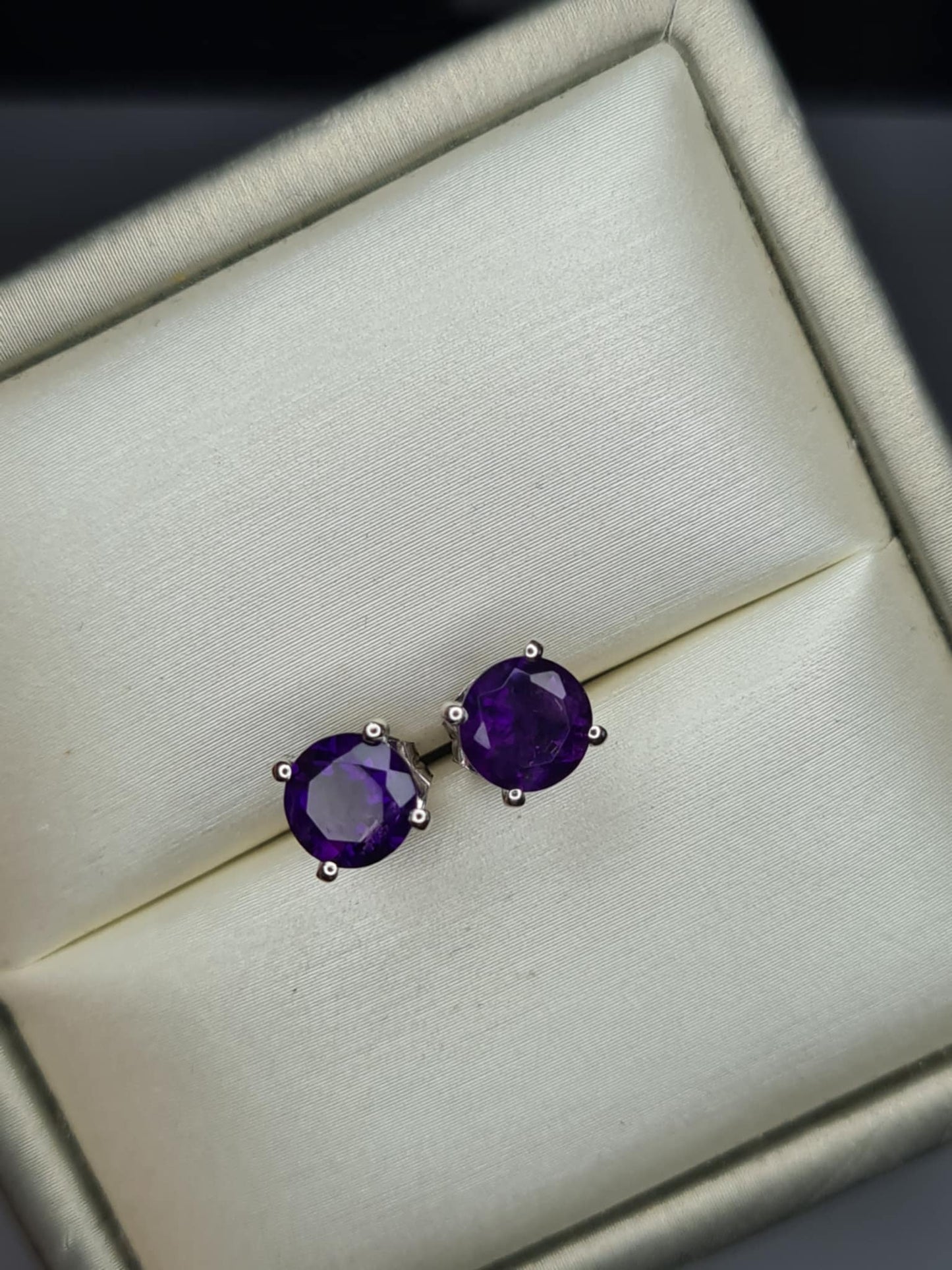 AAA 1.50ct African Amethyst Solitaire Stud Earring in Rhodium Overlay 925 Sterling Silver