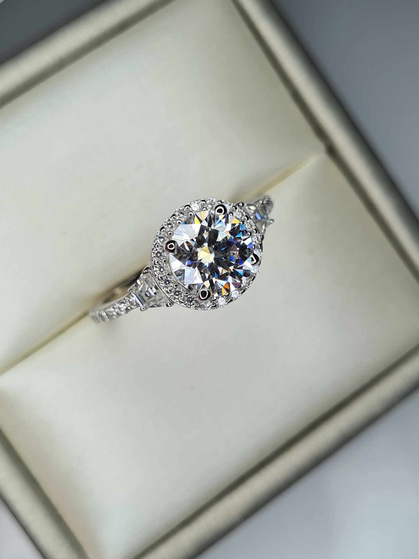 2.60ct Moissanite Ring in 925 Sterling Silver with Rhodium Overlay SIZE R