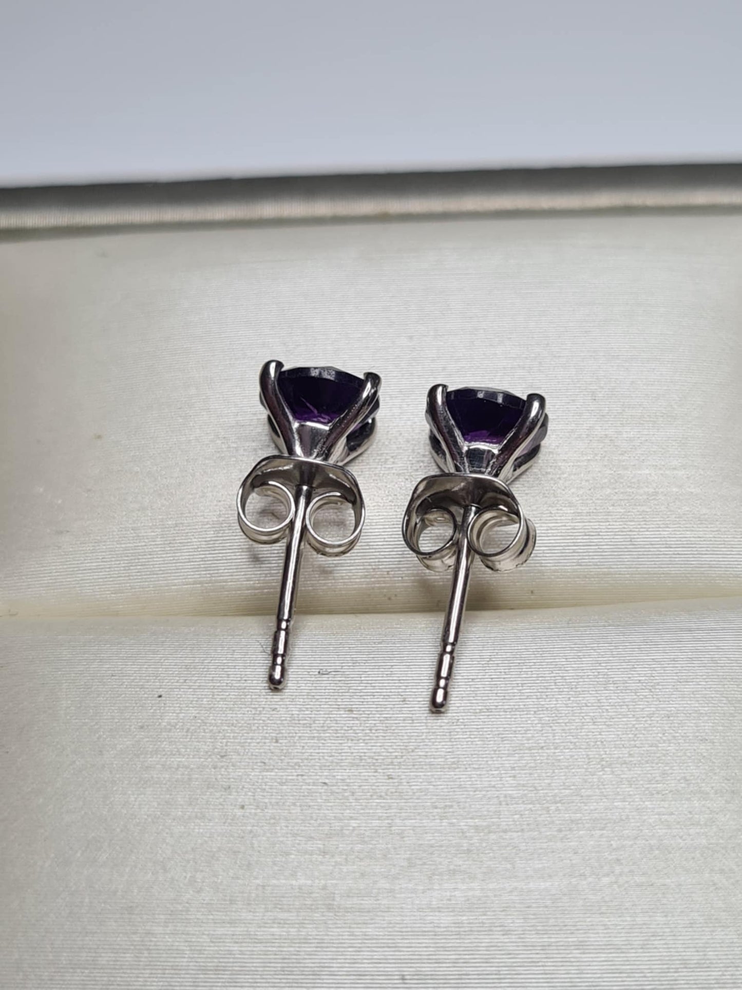 AAA 1.50ct African Amethyst Solitaire Stud Earring in Rhodium Overlay 925 Sterling Silver