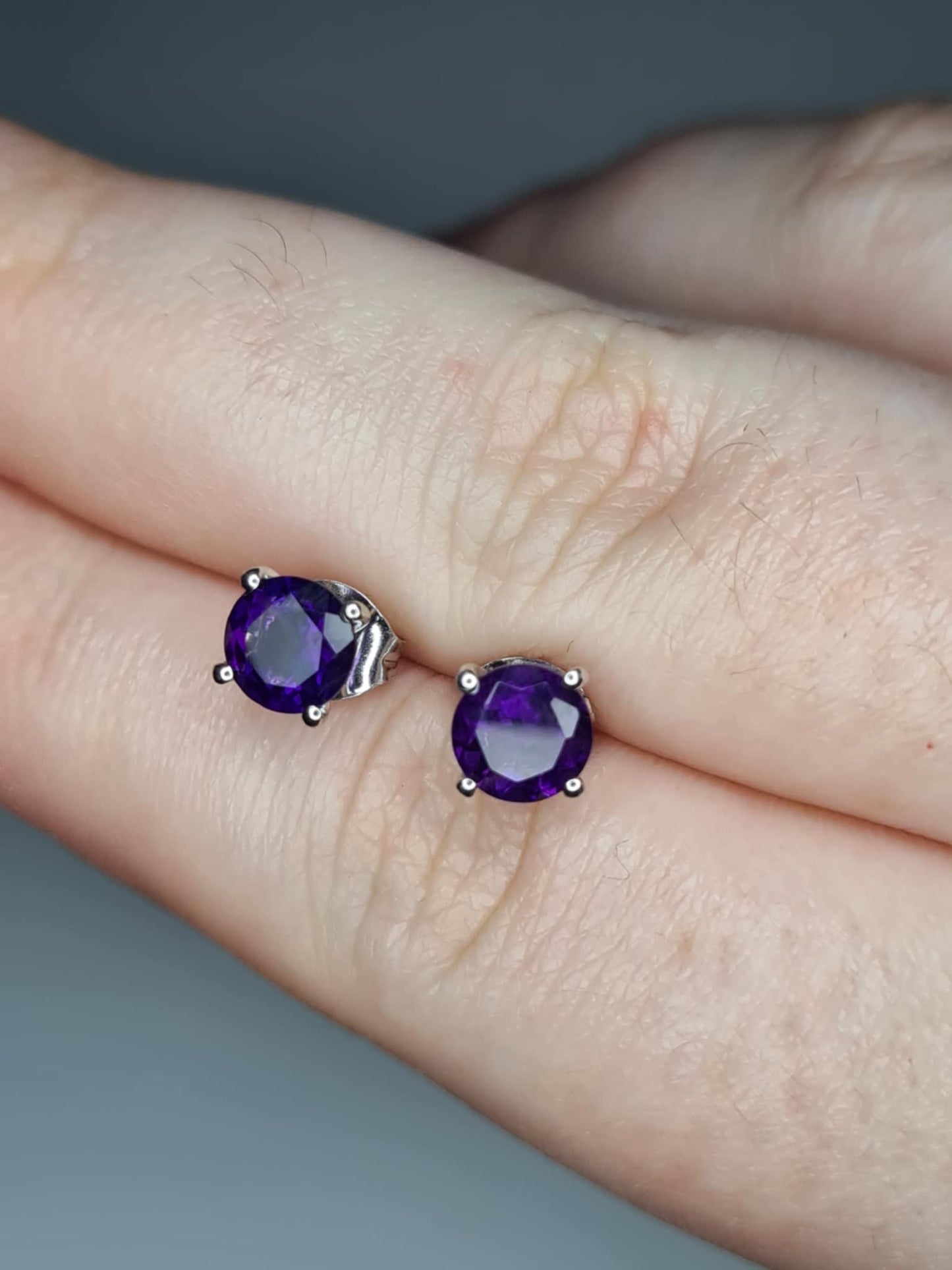 AAA 1.50ct African Amethyst Solitaire Stud Earring in Rhodium Overlay 925 Sterling Silver