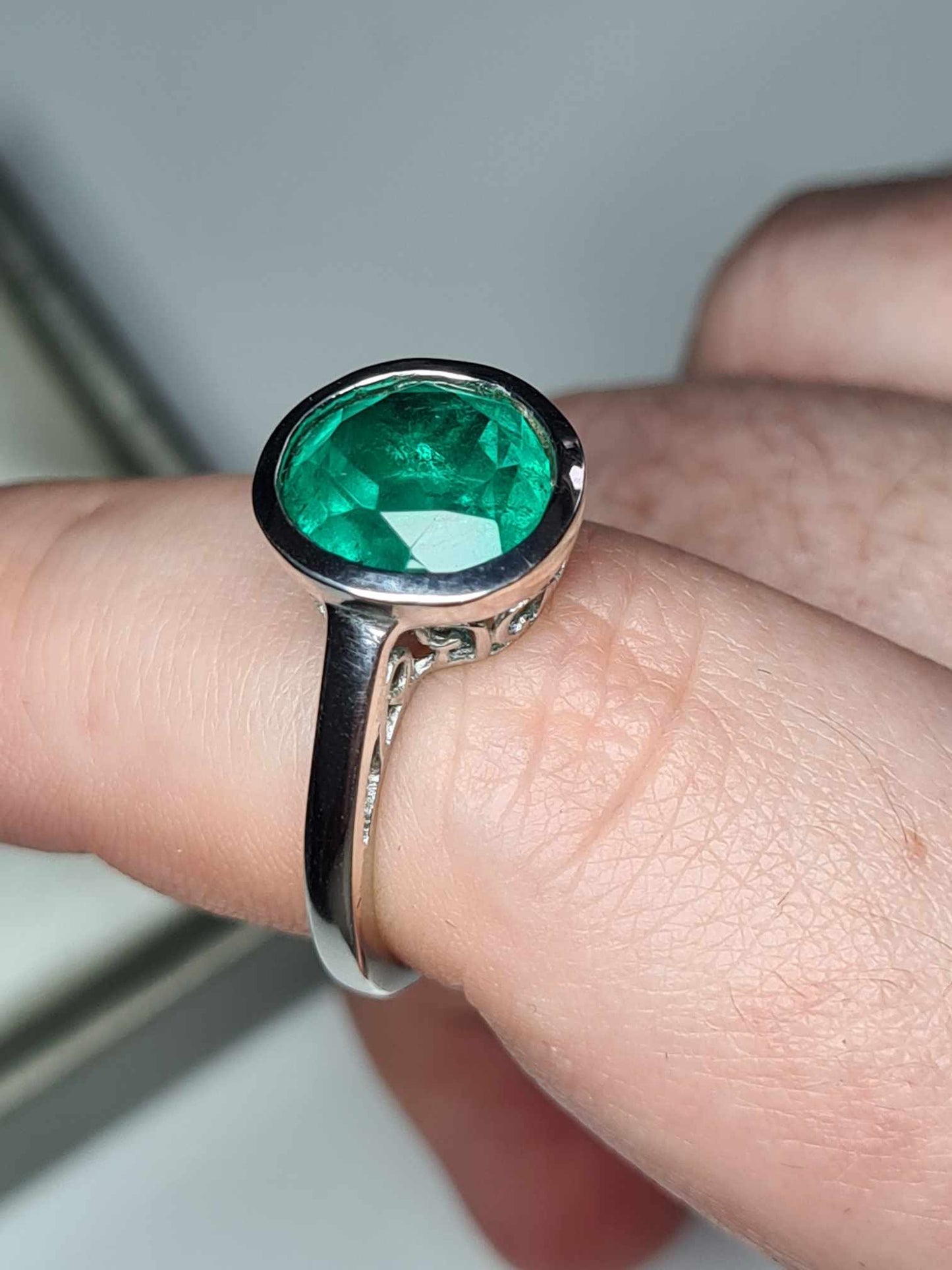 4ct Emeraldine Quartz Solitaire Ring in Platinum Overlay 925 Sterling Silver SIZE N