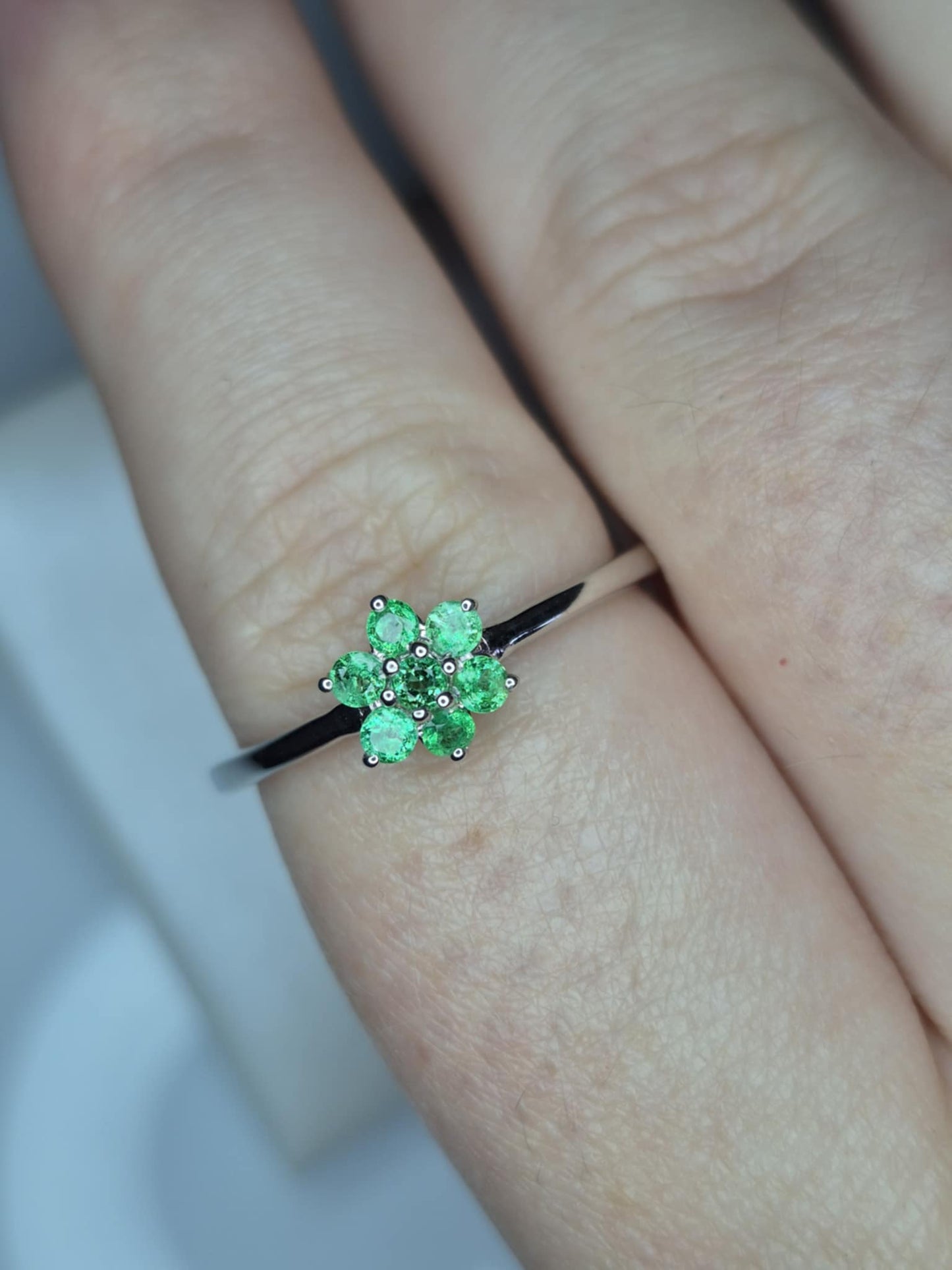 Colombian Emerald Solitaire Flower Ring in Rhodium Overlay 925 Sterling Silver SIZE T