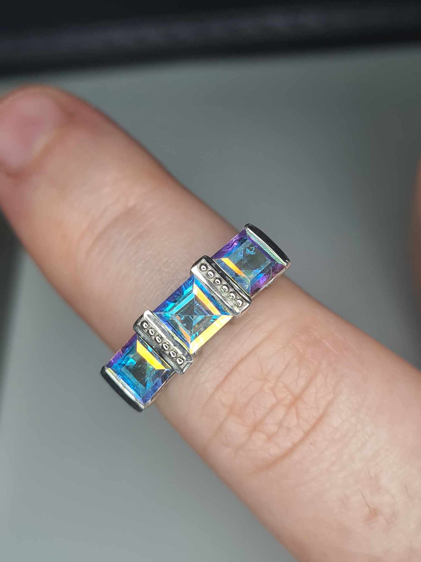 2.601ct Mercury Mystic Topaz Trilogy Ring in Rhodium Overlay 925 Sterling Silver SIZE M