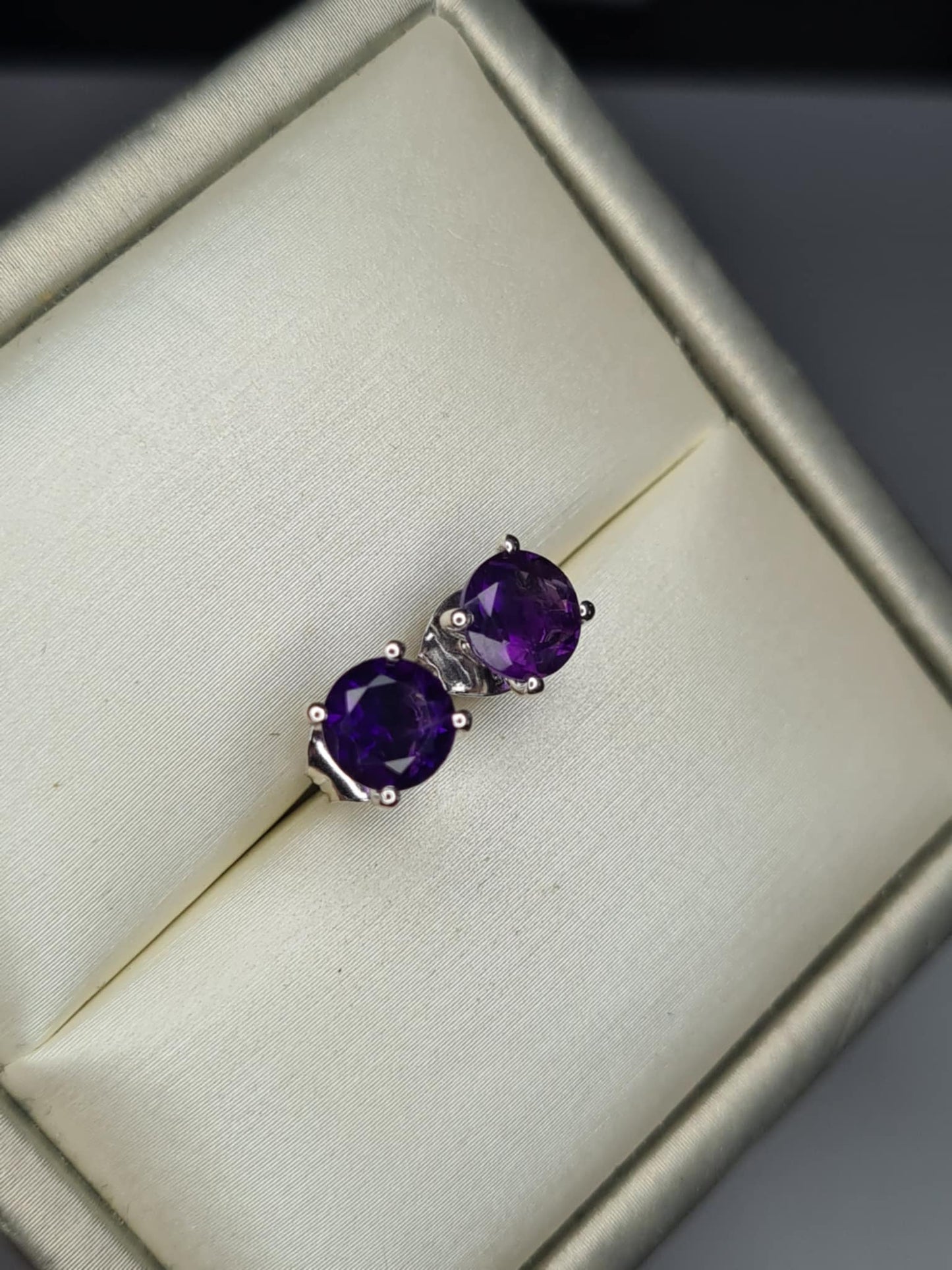AAA 1.50ct African Amethyst Solitaire Stud Earring in Rhodium Overlay 925 Sterling Silver