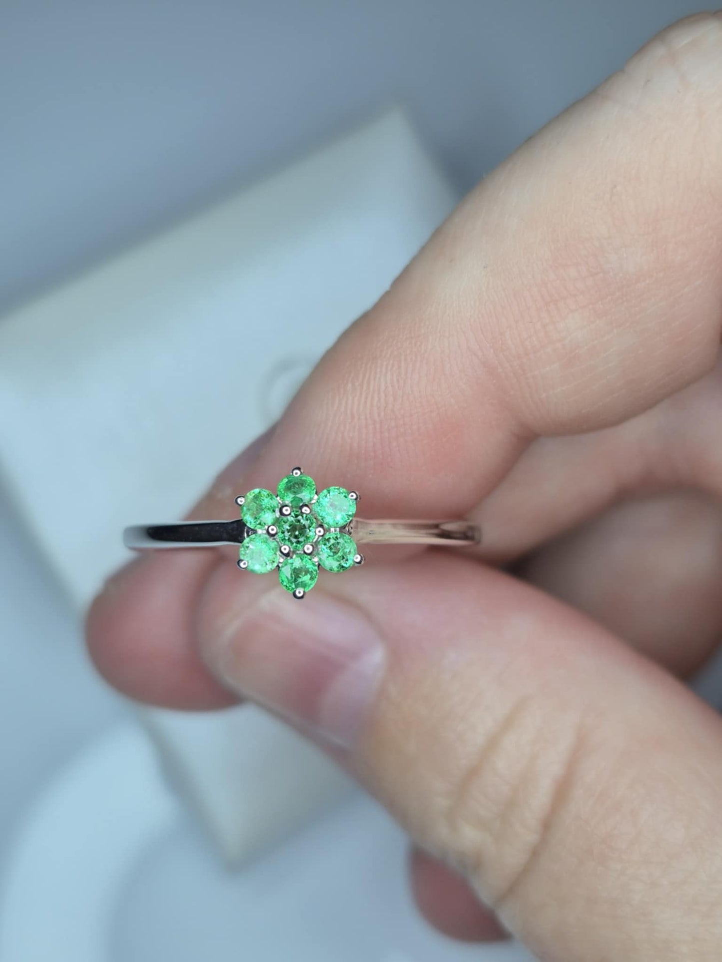 Colombian Emerald Solitaire Flower Ring in Rhodium Overlay 925 Sterling Silver SIZE T
