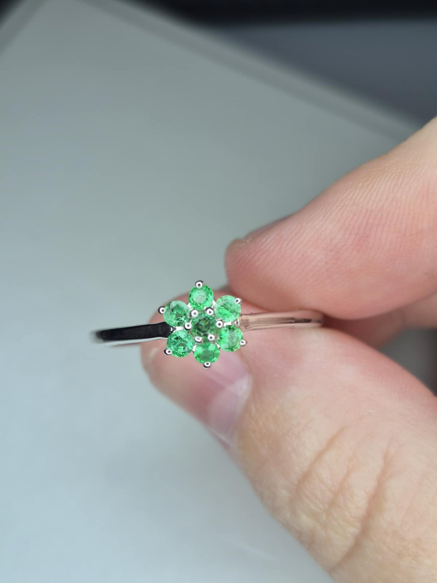 Colombian Emerald Solitaire Flower Ring in Rhodium Overlay 925 Sterling Silver SIZE T
