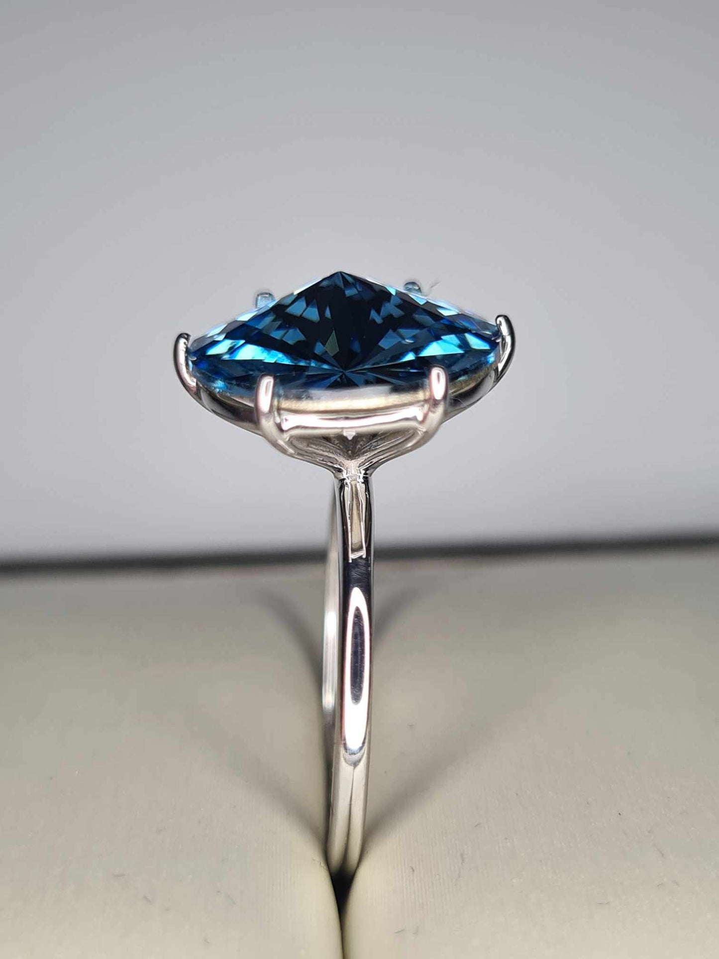 5.600ct Aquamarine Swarovski Crystal Solitaire Ring 925 Sterling Silver SIZE O