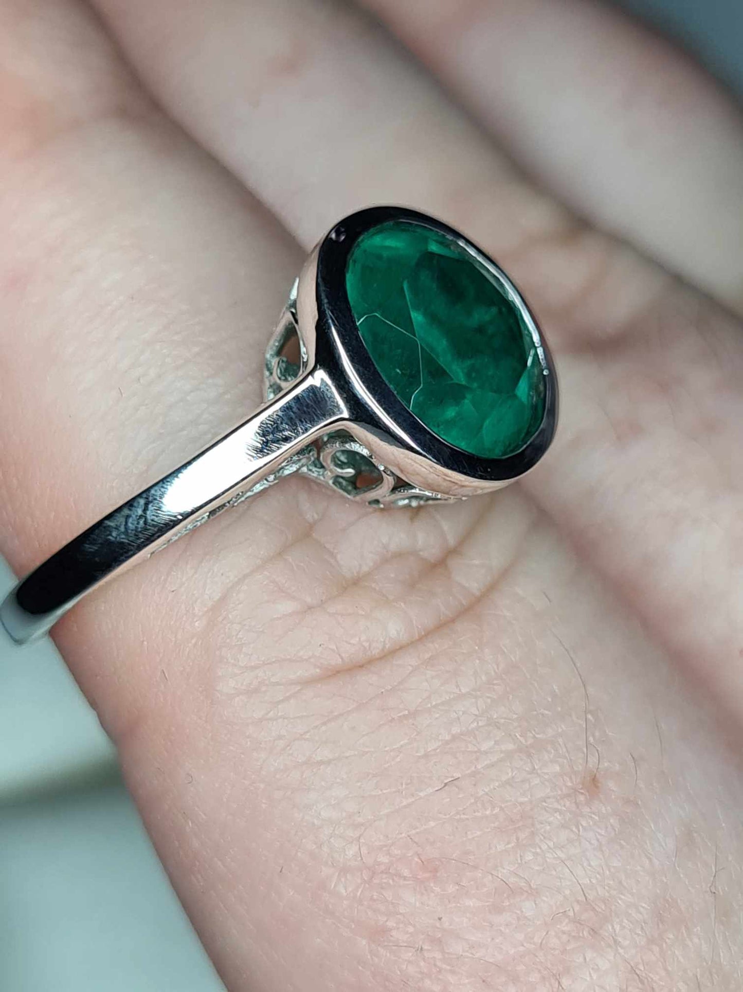 4ct Emeraldine Quartz Solitaire Ring in Platinum Overlay 925 Sterling Silver SIZE N