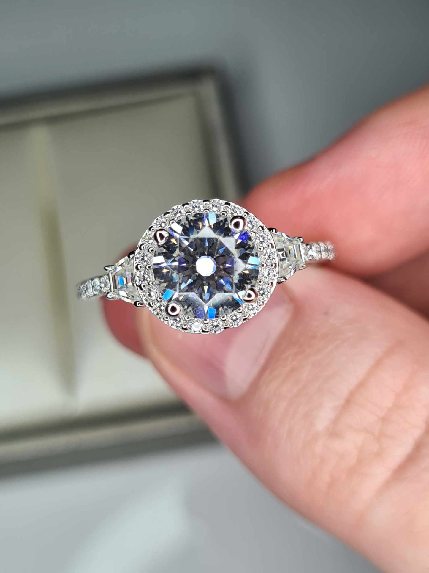 2.60ct Moissanite Ring in 925 Sterling Silver with Rhodium Overlay SIZE R