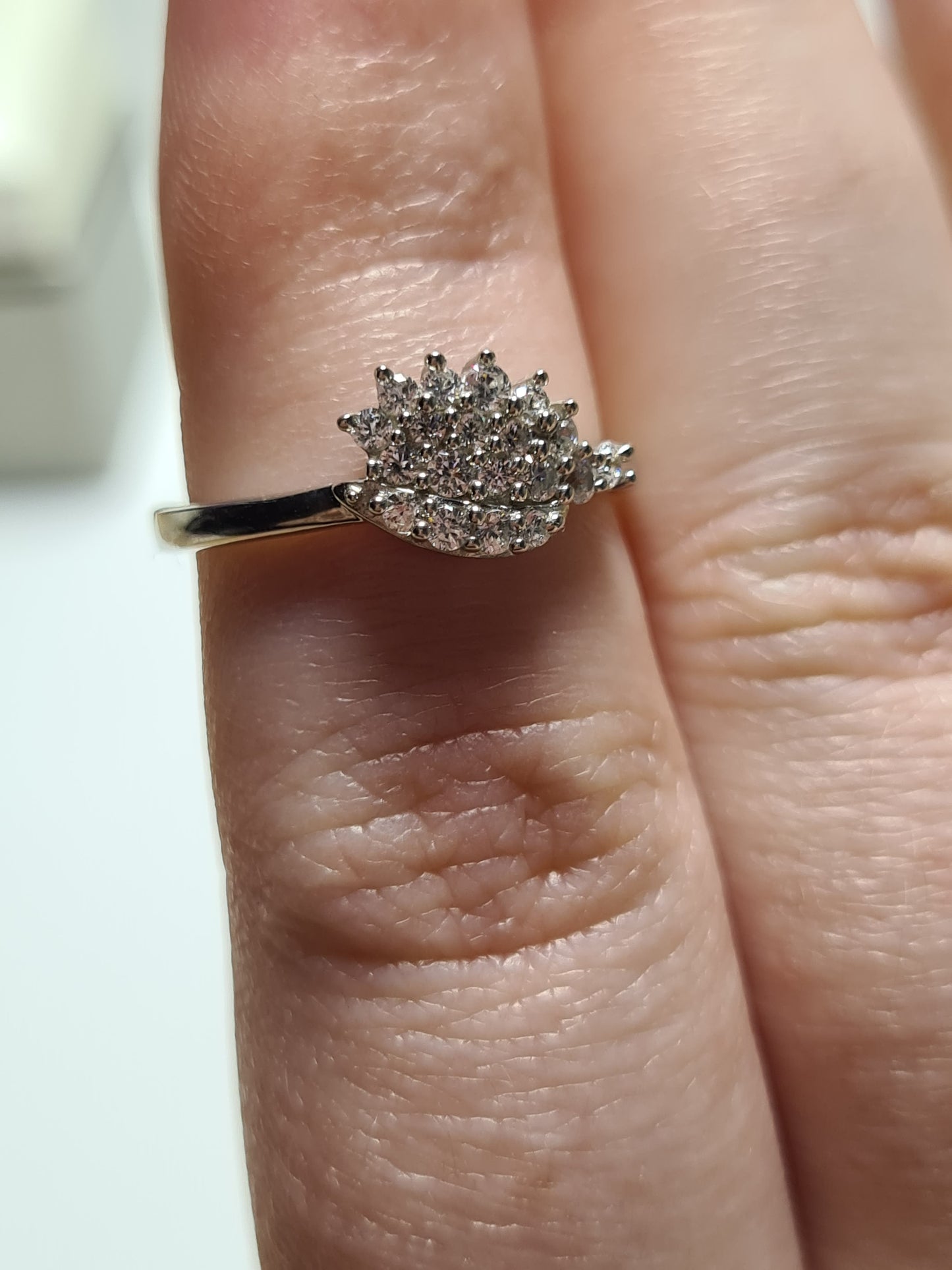 Swarovski Zirconia Unique Cluster Ring SIZE L
