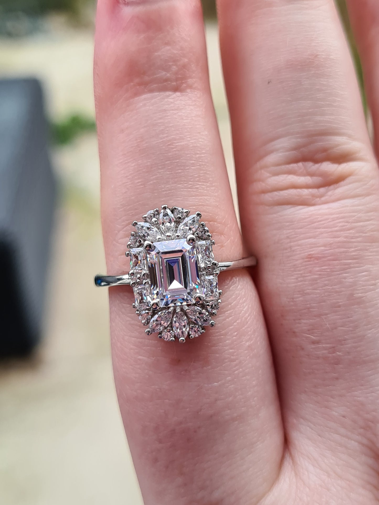 Swarovski Zirconia Cocktail Style Ring Sterling Silver SIZE R