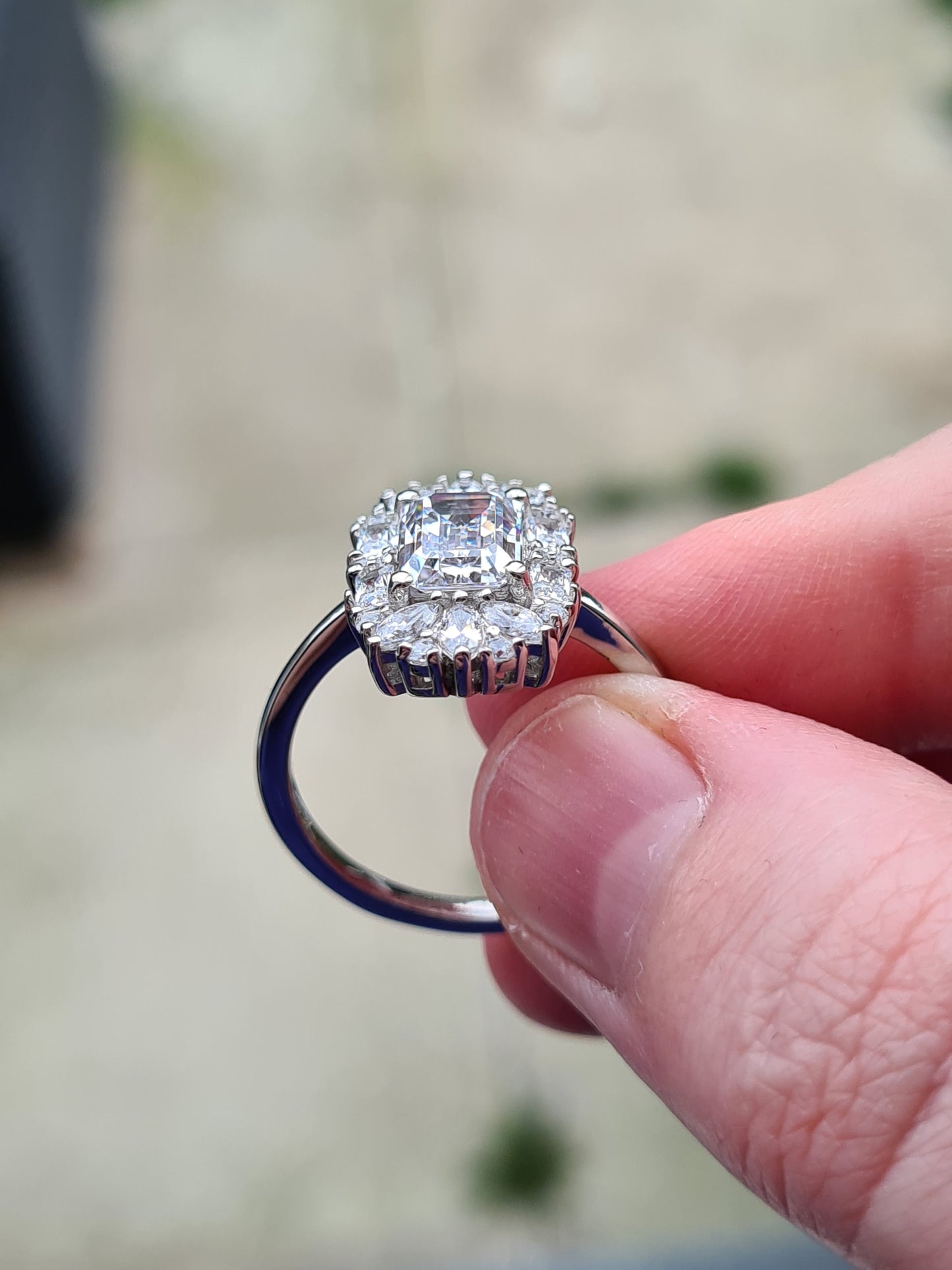 Swarovski Zirconia Cocktail Style Ring Sterling Silver SIZE R