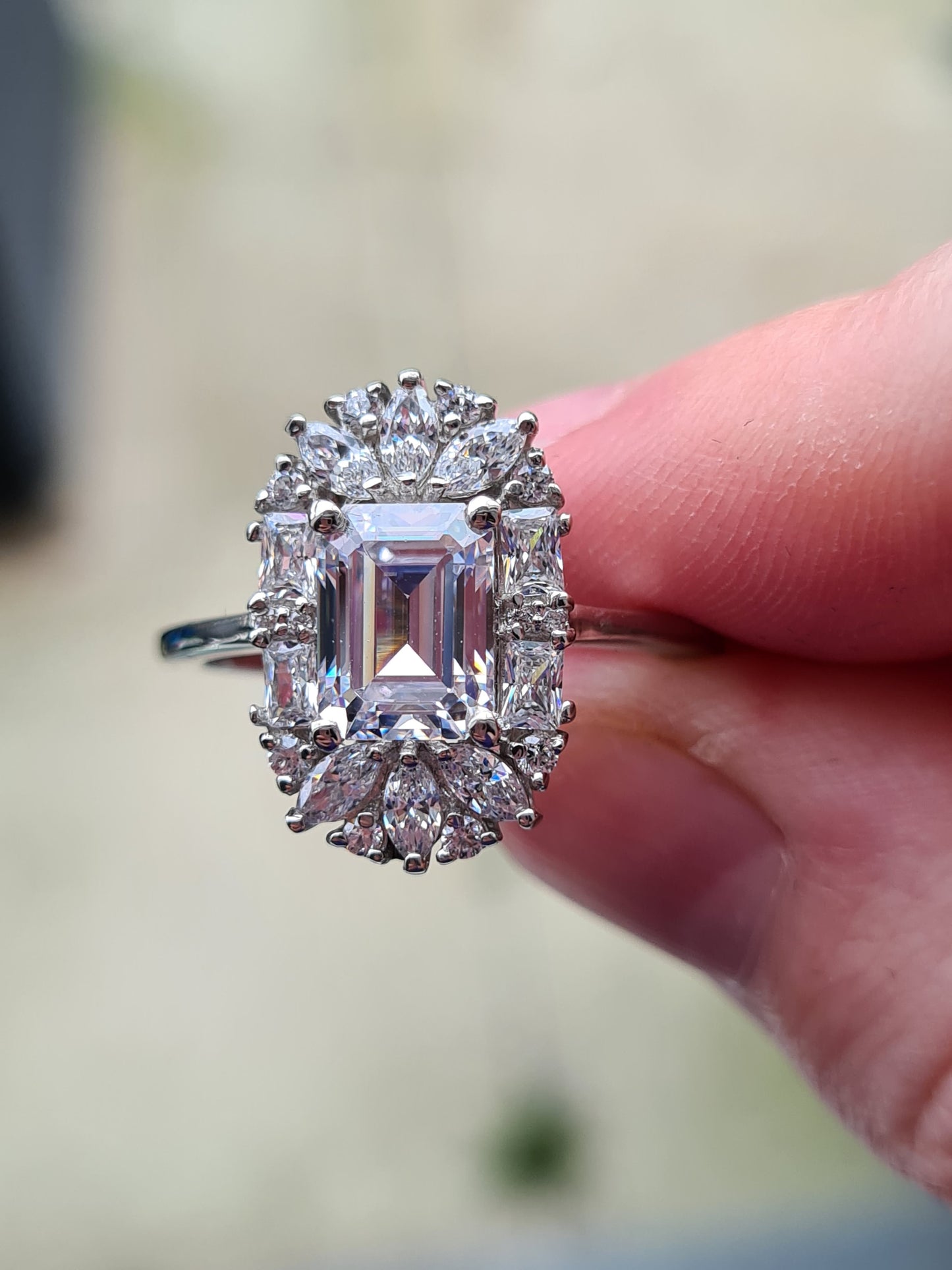 Swarovski Zirconia Cocktail Style Ring Sterling Silver SIZE R