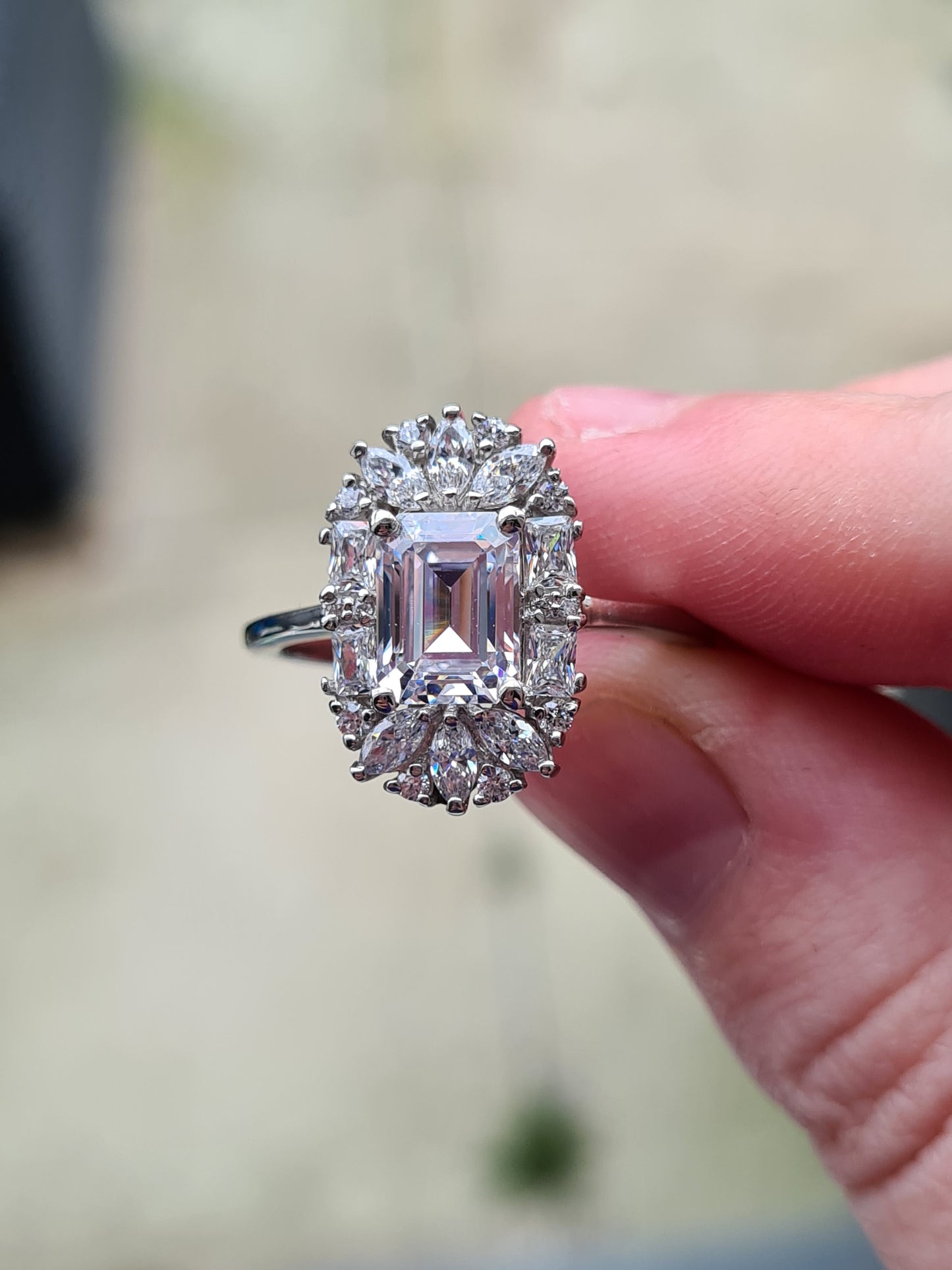 Swarovski Zirconia Cocktail Style Ring Sterling Silver SIZE R