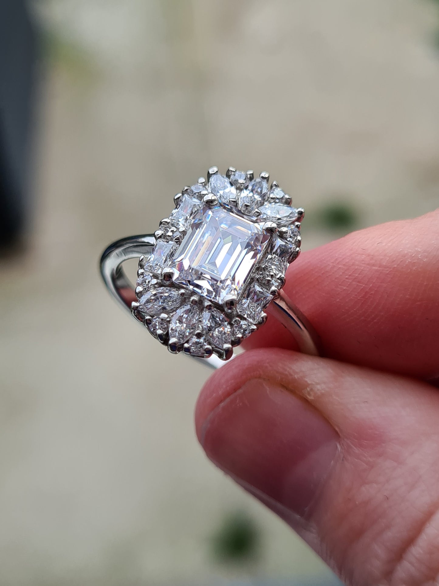 Swarovski Zirconia Cocktail Style Ring Sterling Silver SIZE R