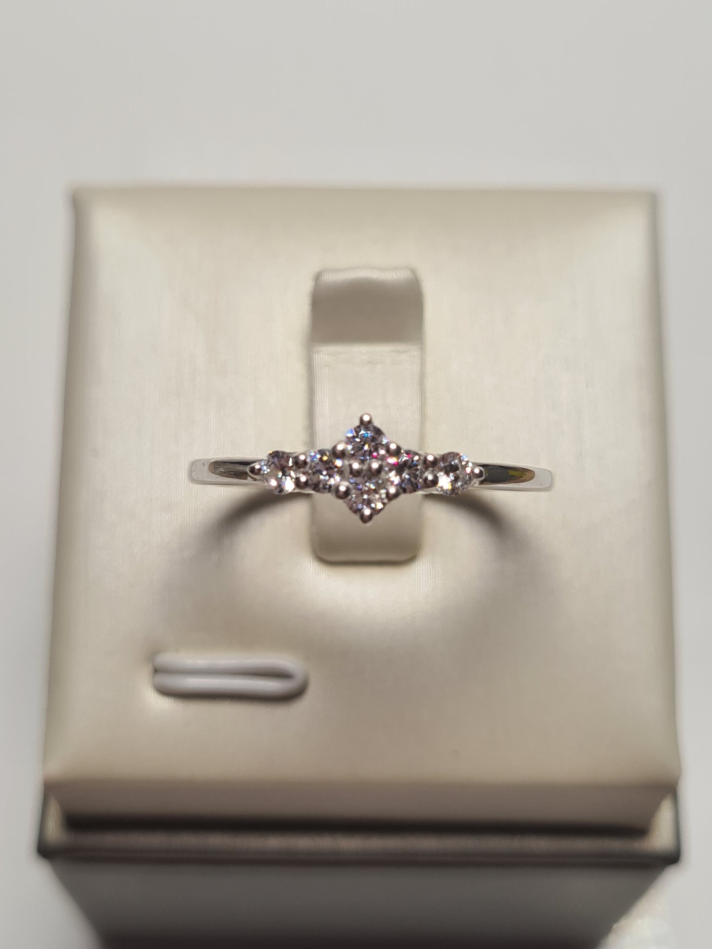 Swarovski Zirconia Small Elegant Cluster Ring SIZE Q