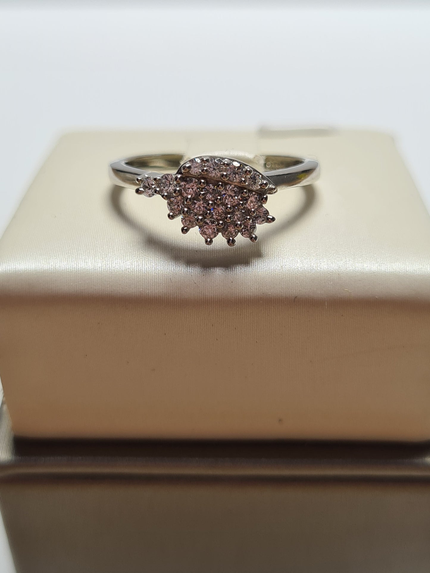 Swarovski Zirconia Unique Cluster Ring SIZE L