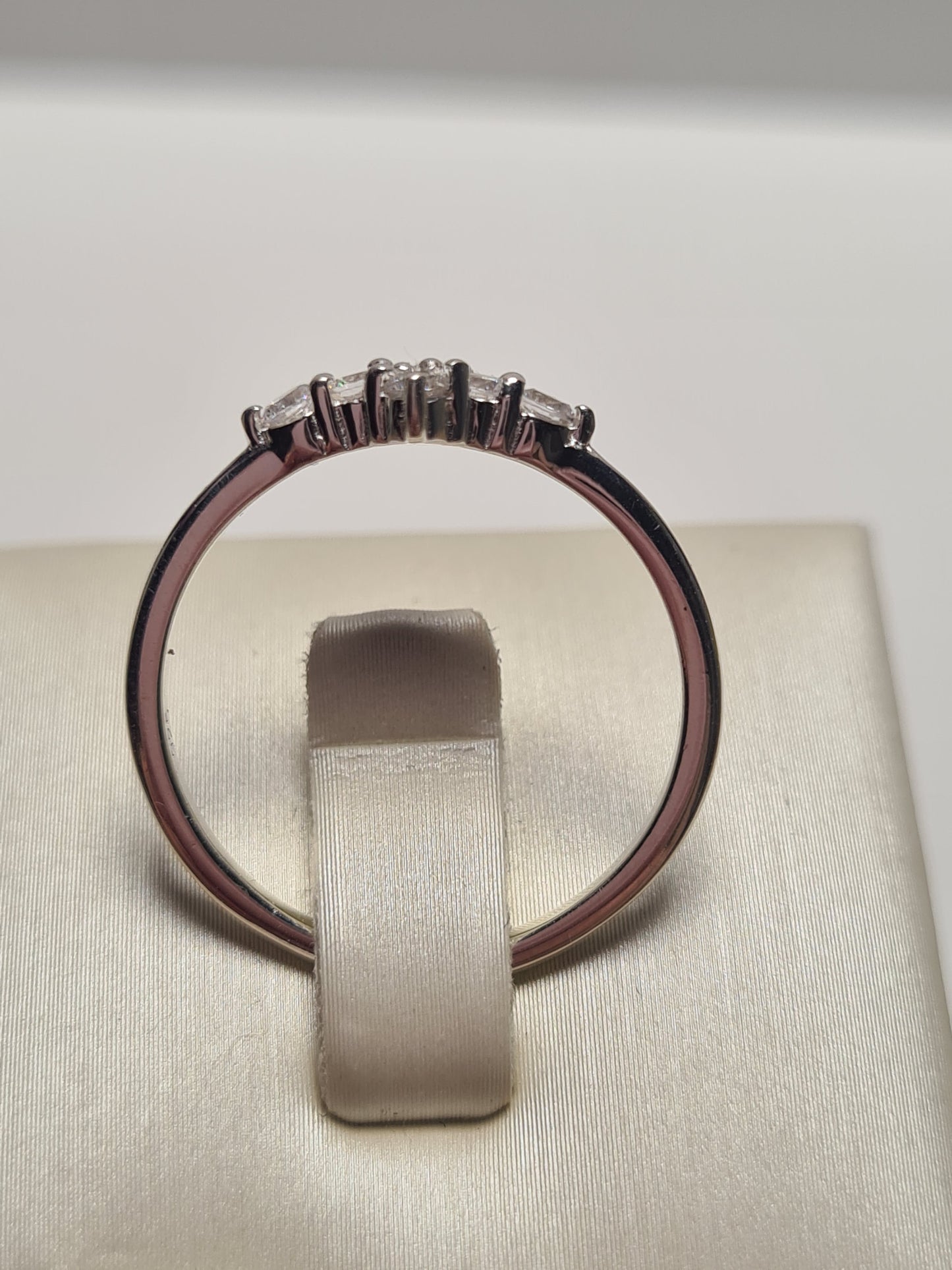 Swarovski Zirconia Small Elegant Cluster Ring SIZE Q