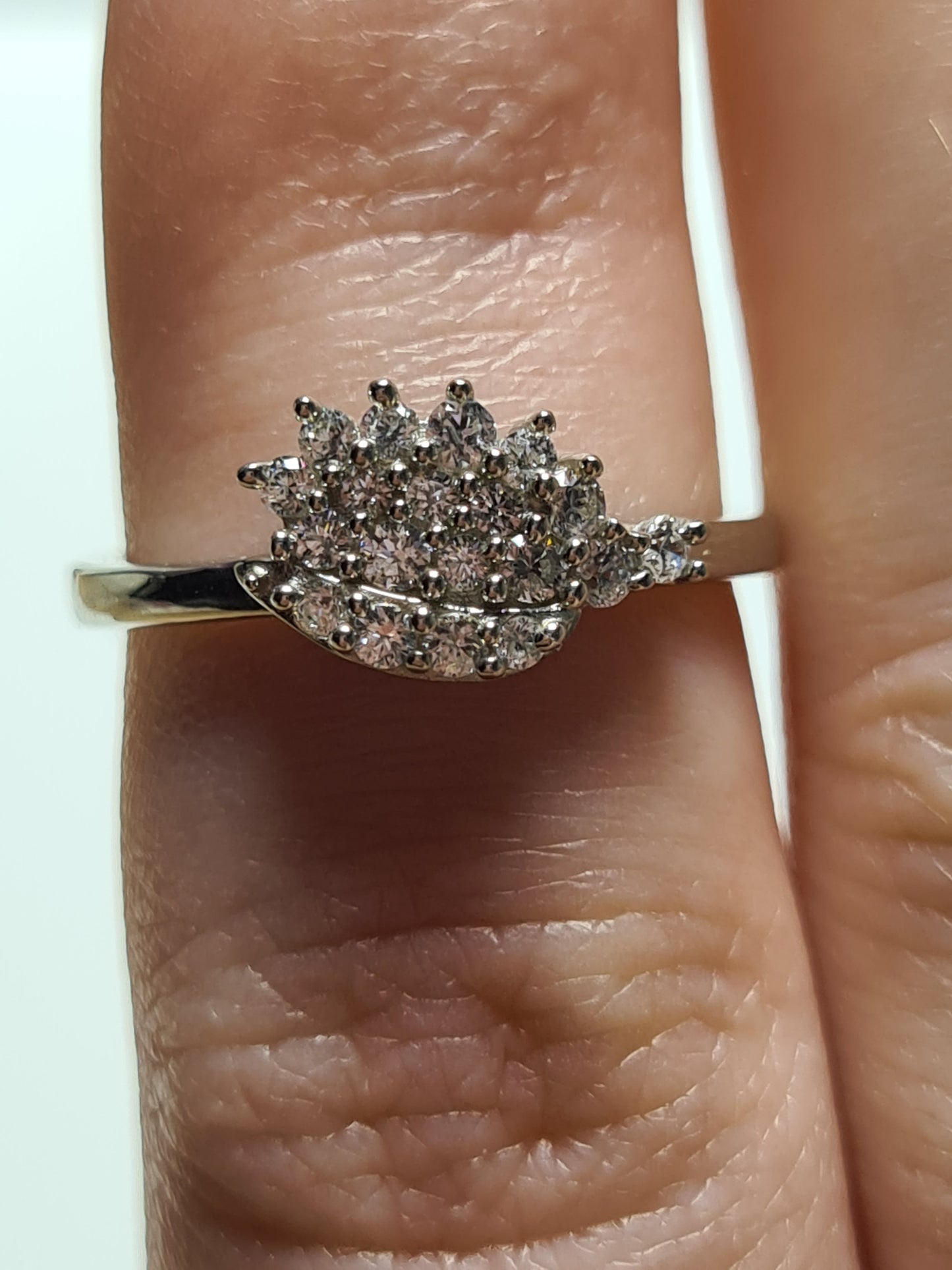 Swarovski Zirconia Unique Cluster Ring SIZE L