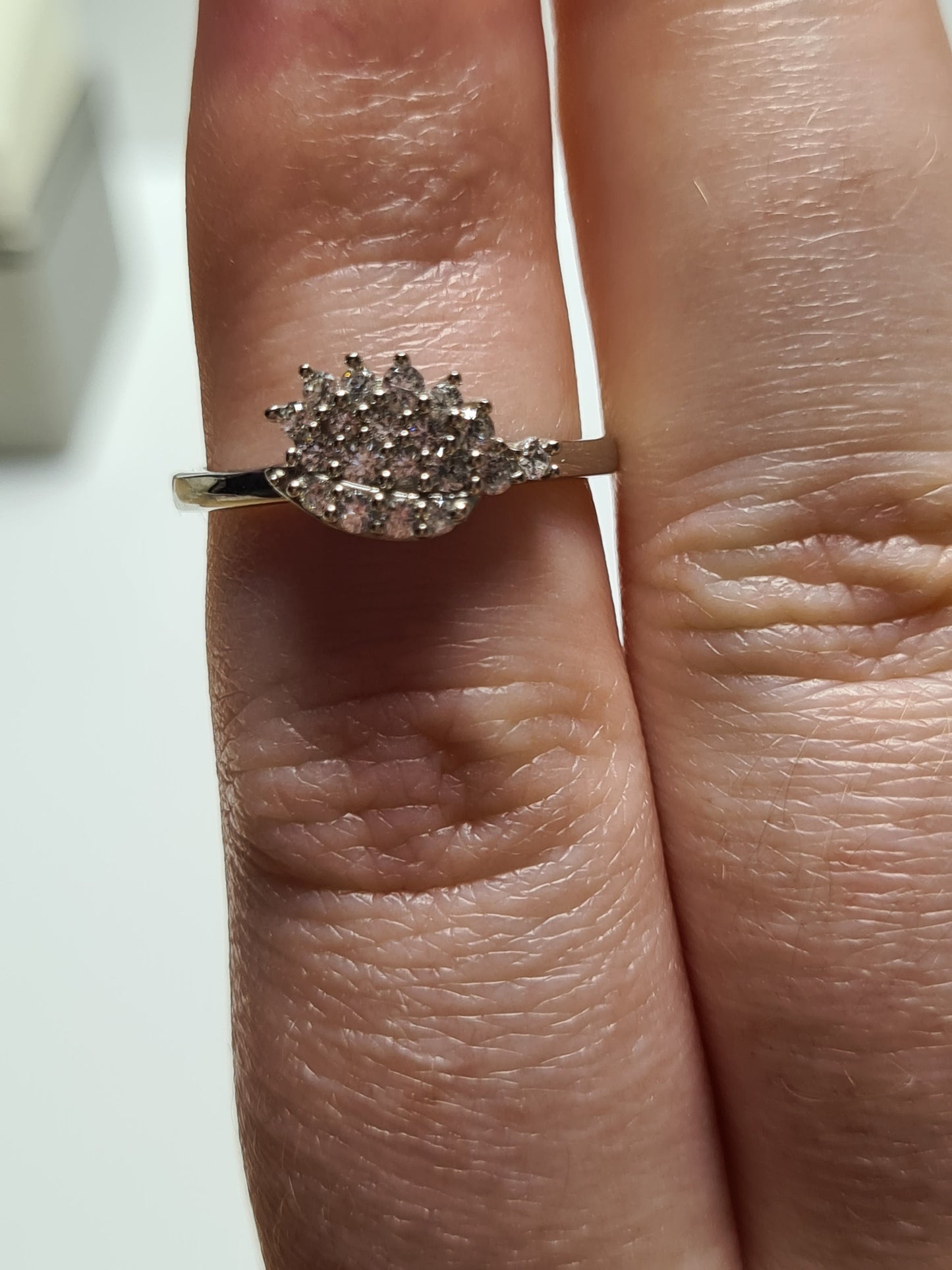 Swarovski Zirconia Unique Cluster Ring SIZE L