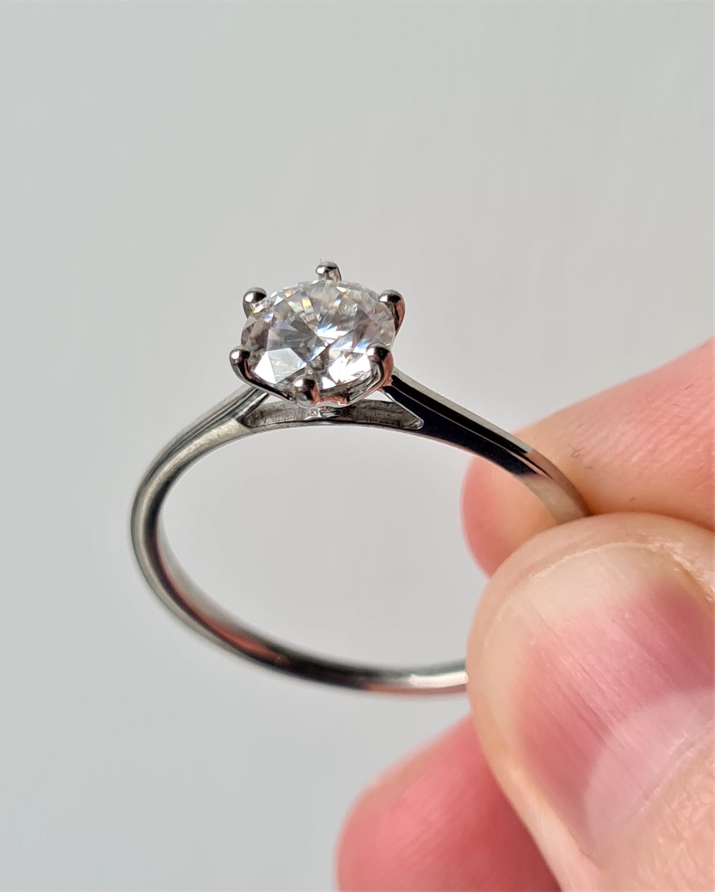 1ct Moissanite Solitaire Ring 925 Sterling Silver SIZE S