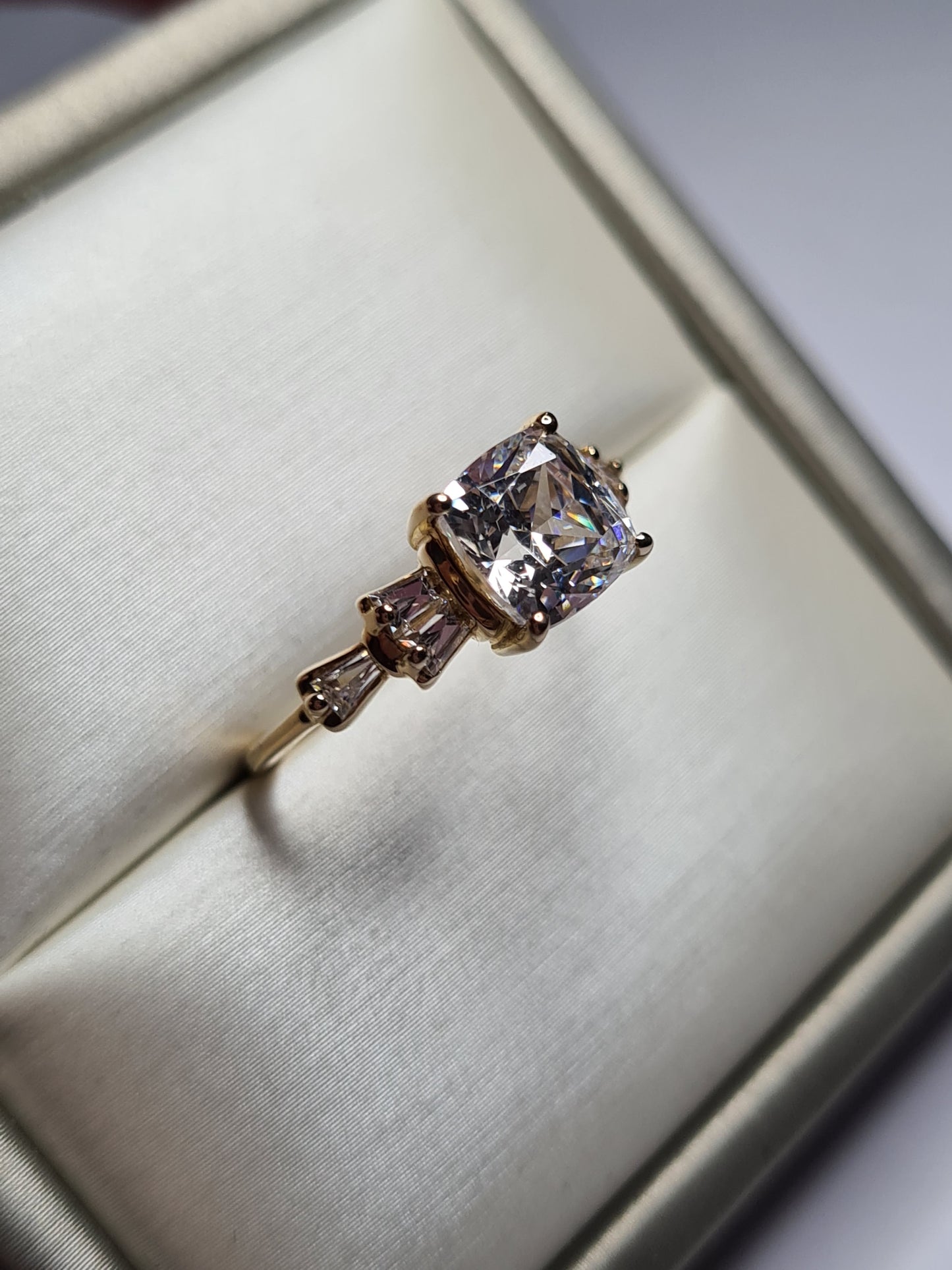 Limited Edition 9K Gold Swarovski Zirconia Cushion Cut Ring SIZE K