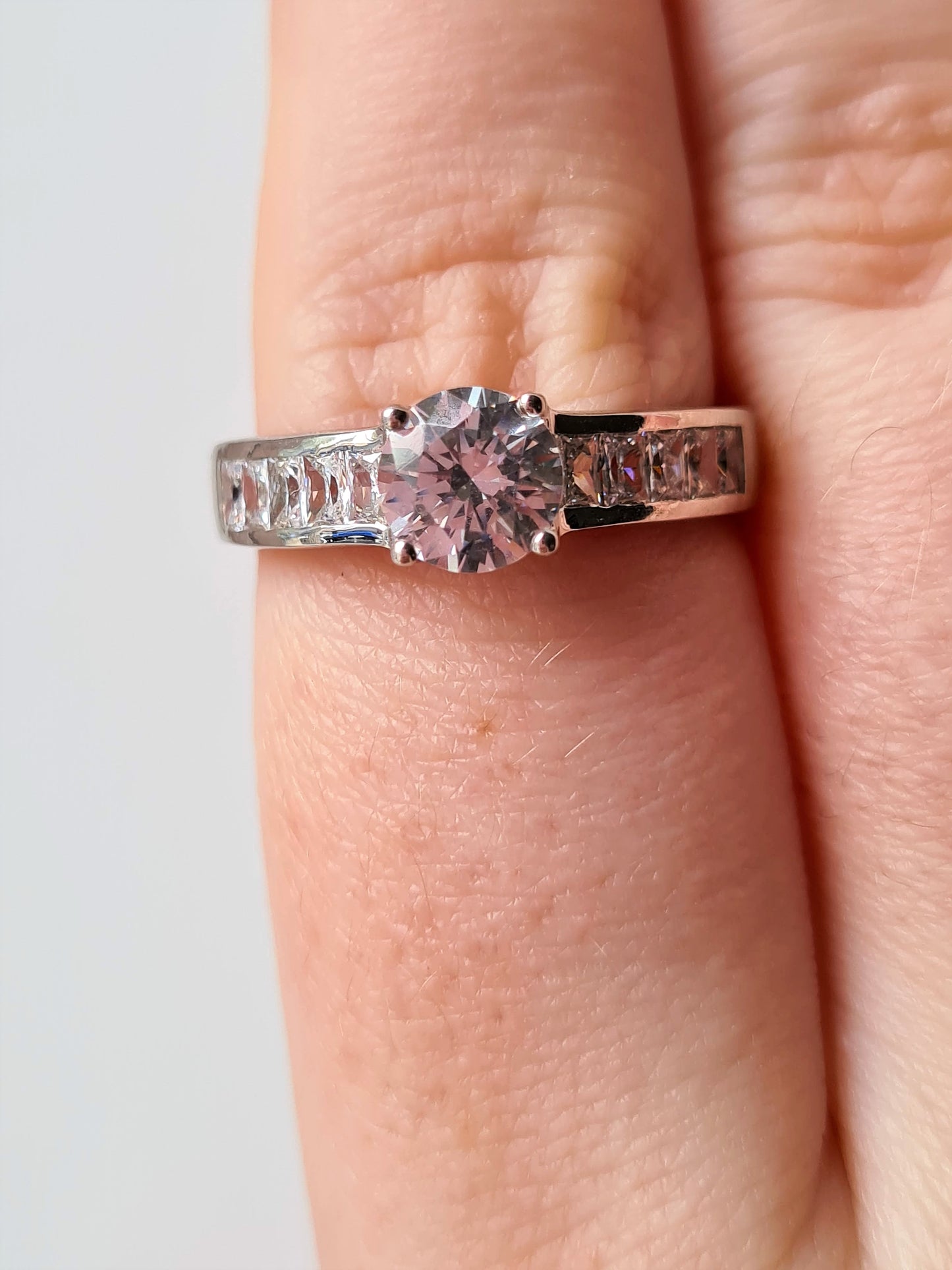 Swarovski Zirconia Engagement Style Ring 925 Sterling Silver SIZE Q