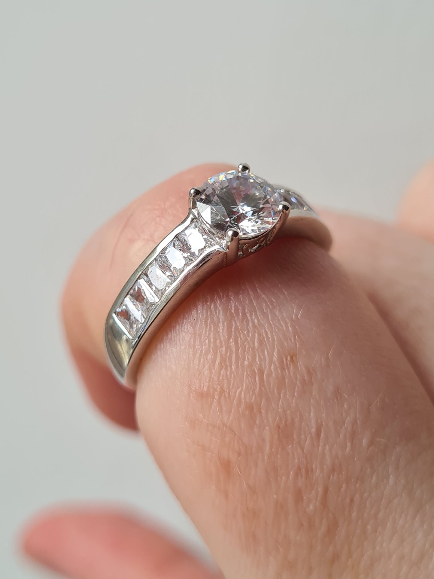 Swarovski Zirconia Engagement Style Ring 925 Sterling Silver SIZE Q