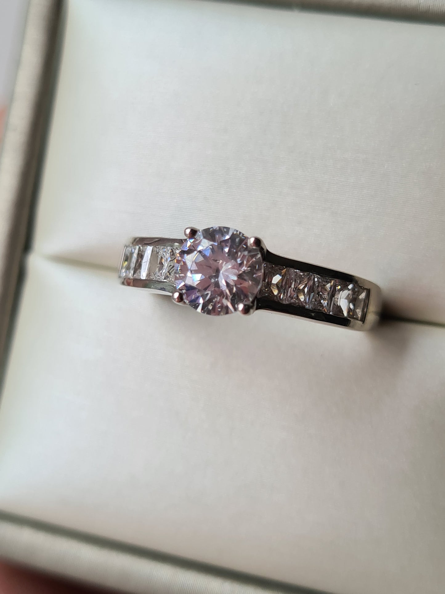 Swarovski Zirconia Engagement Style Ring 925 Sterling Silver SIZE Q